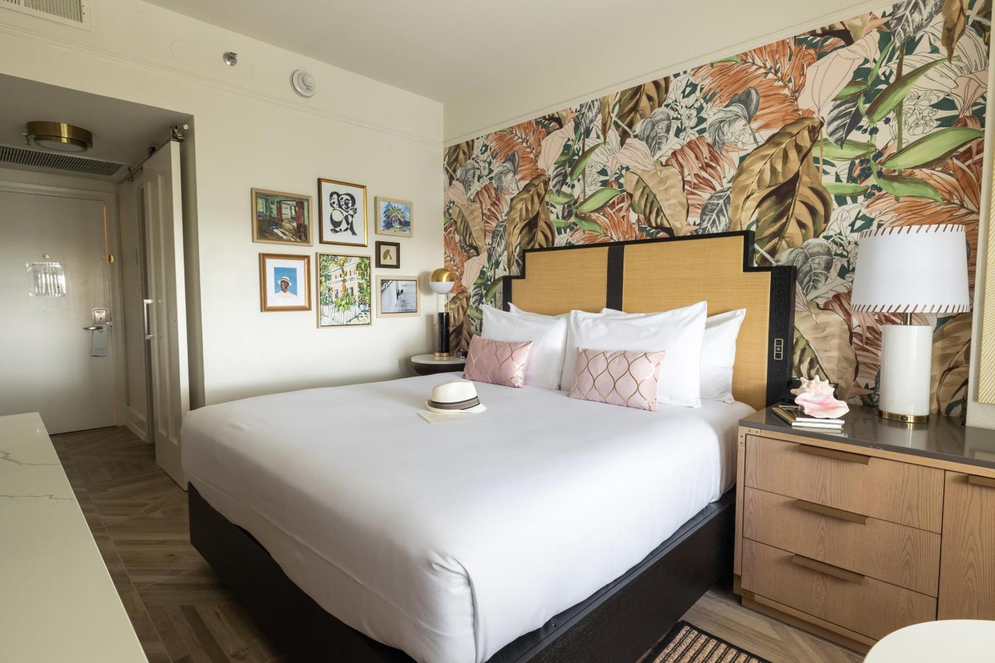 Guest room, 1 King, Skyline view, Top floor