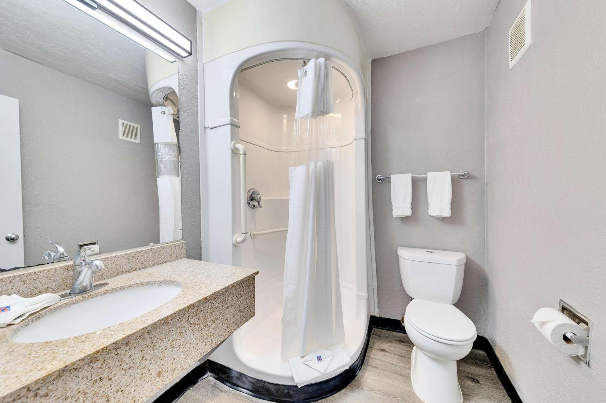 Deluxe Queen Room,1523675143:JPEG