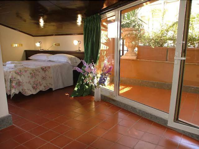 Dreibettzimmer mit Balkon