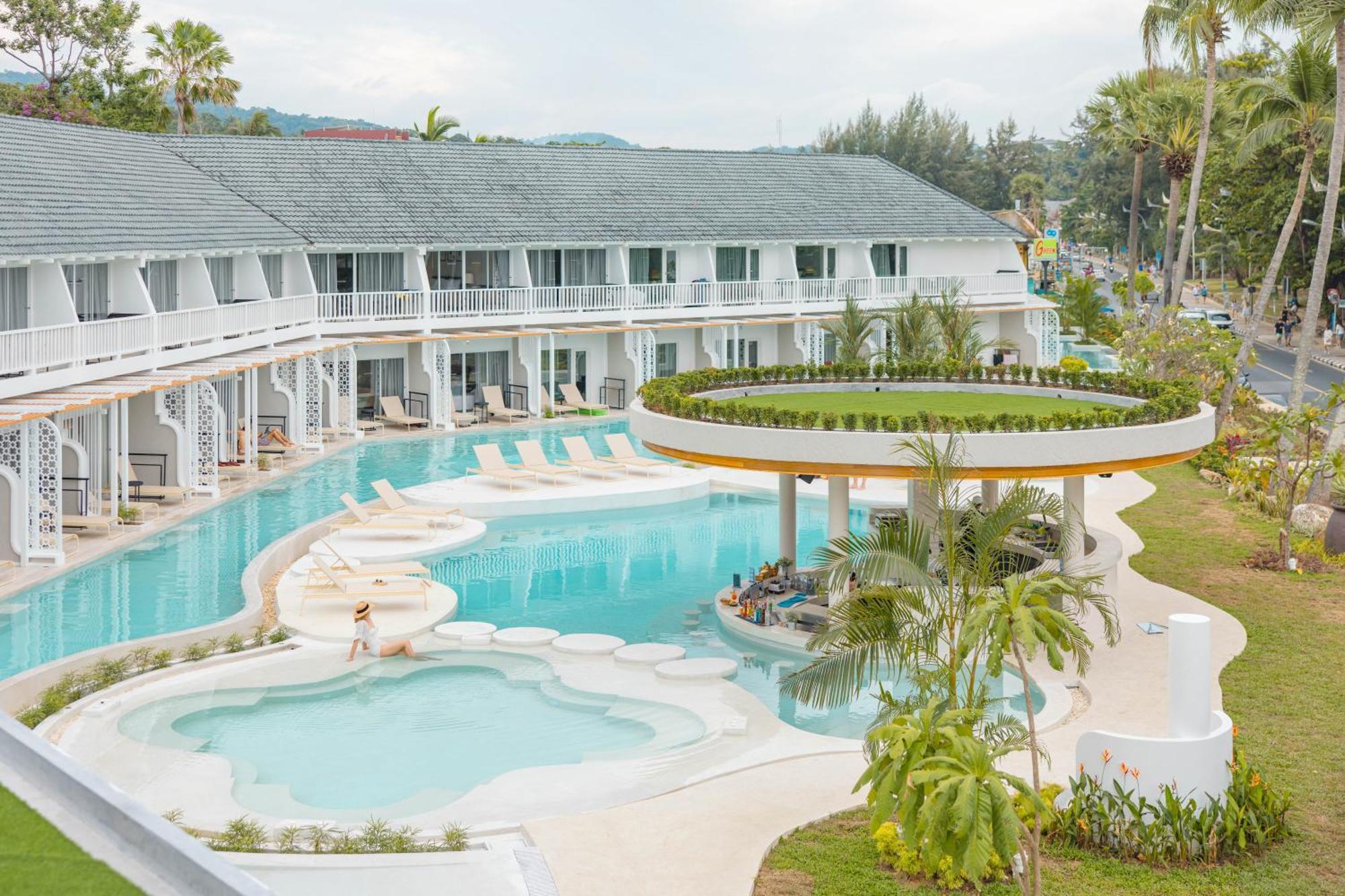Hébergement Deluxe avec Terrasse - Vue sur Piscine Lagon