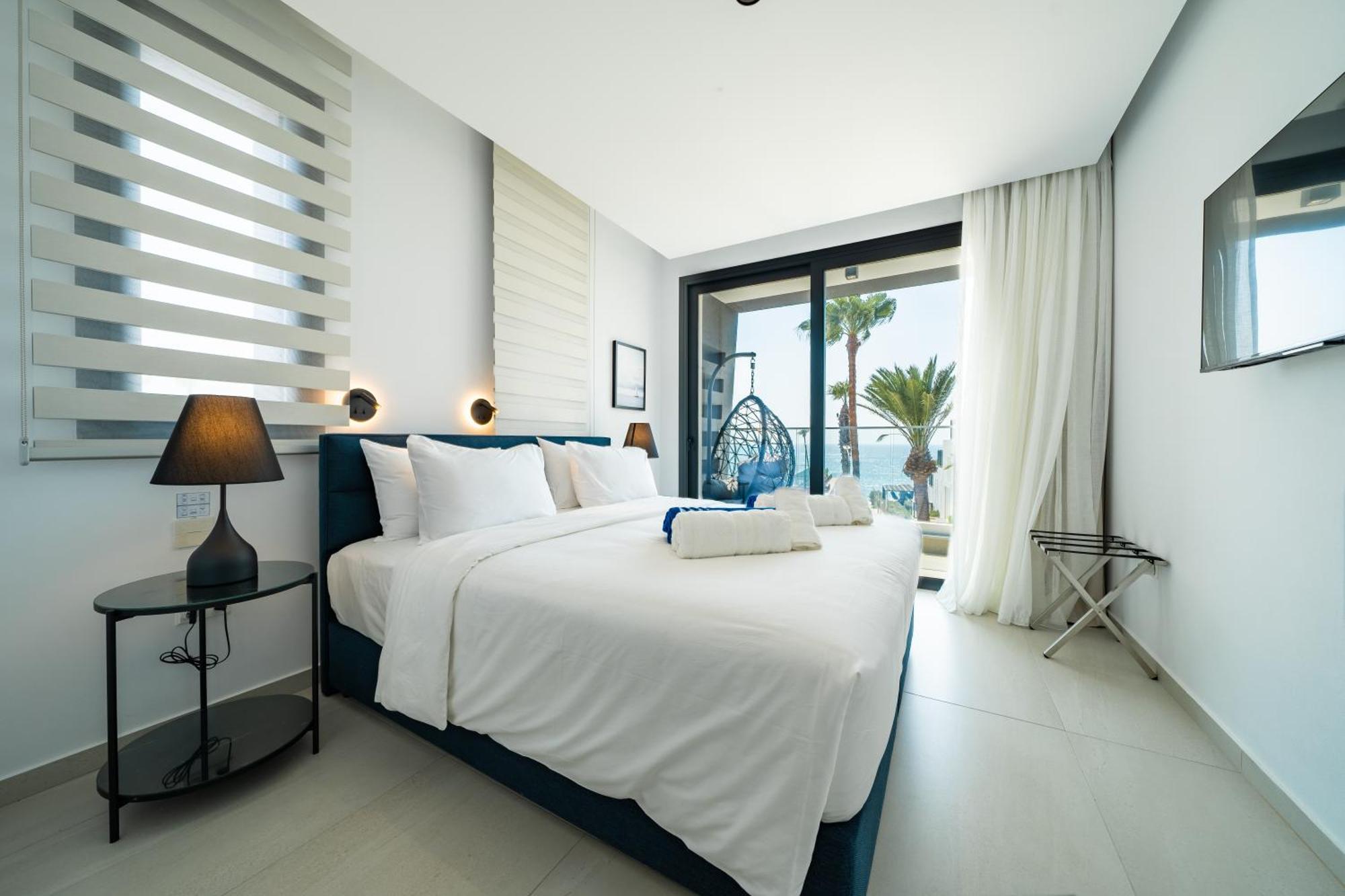 Executive One-bedroom Apartment with Sea View,1529860501:JPEG