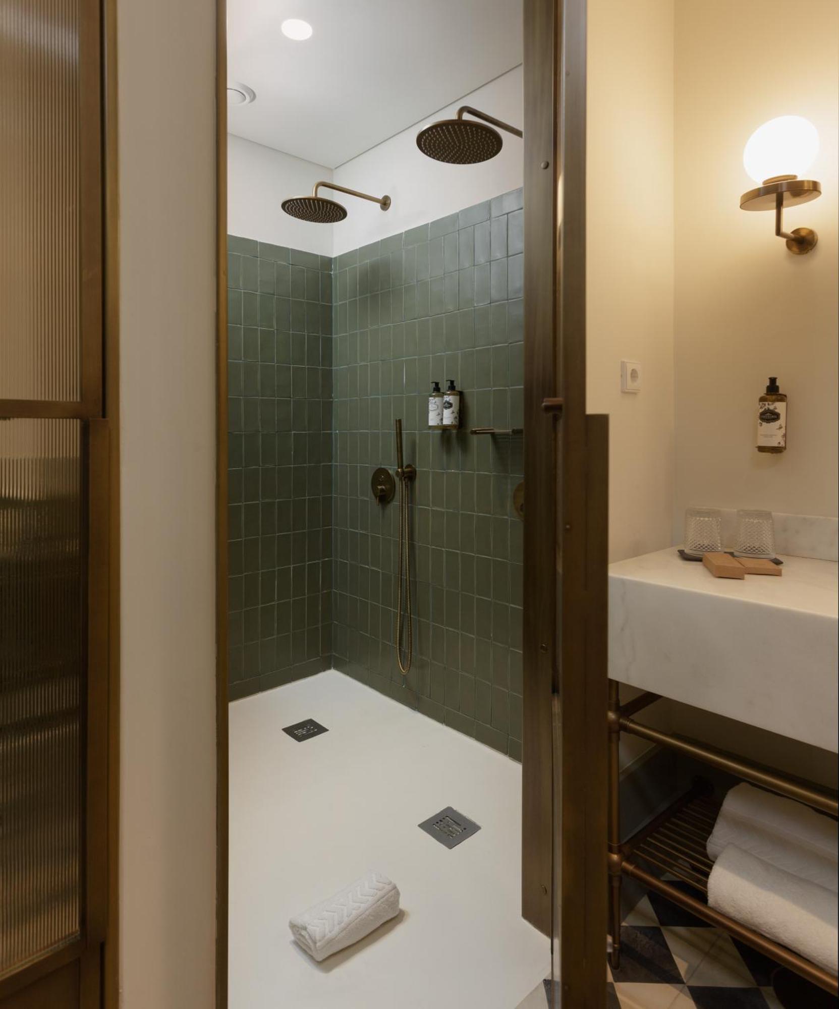 Classic with Bathtub,1652821862:JPEG