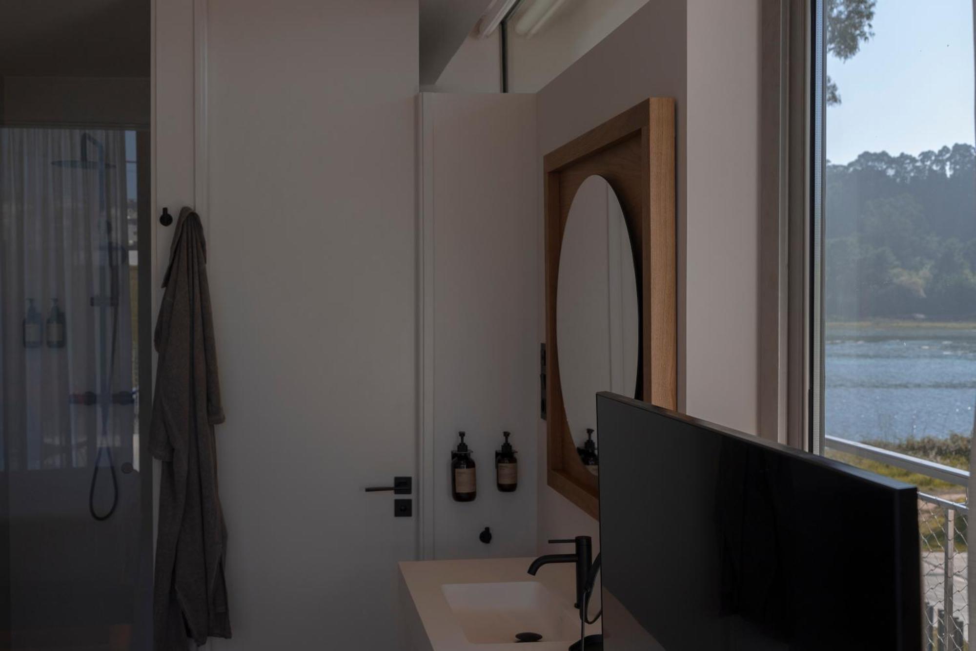 Habitación Doble Deluxe con vistas laterales al mar