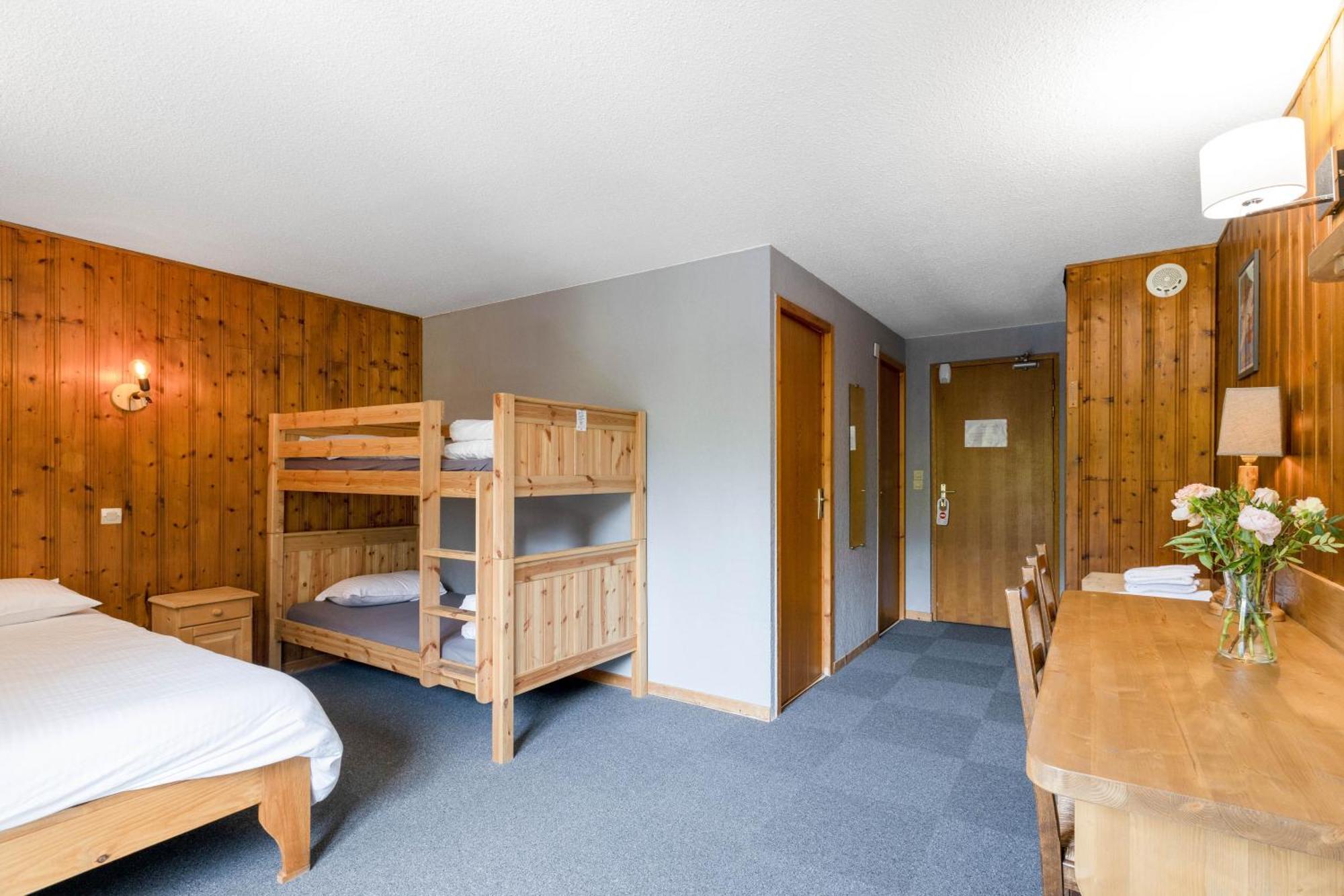 Family Room,1539732634:JPEG