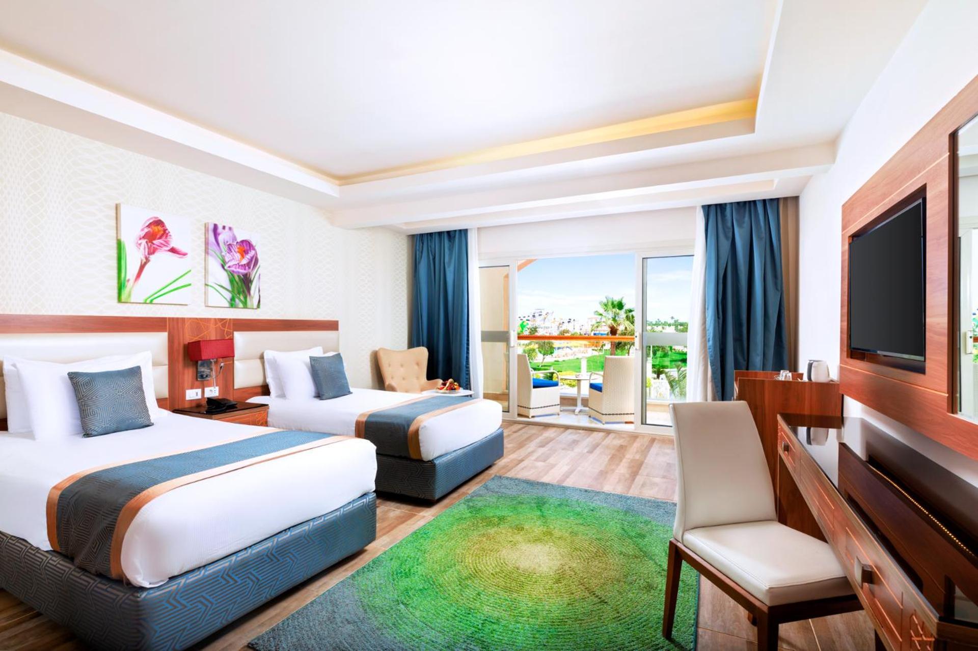 King Suite with Pool View