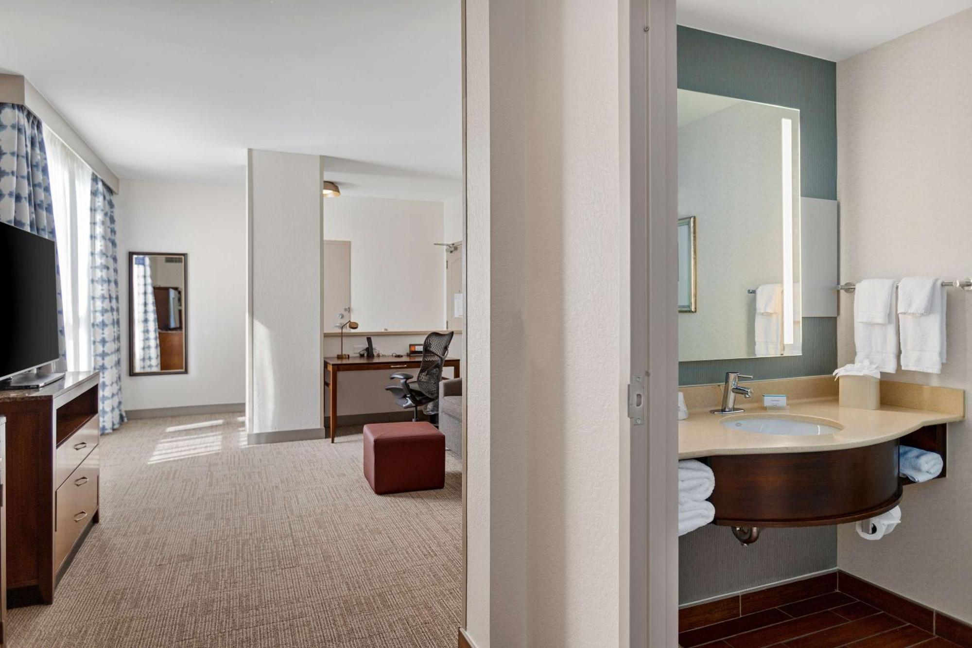 One-Bedroom King Suite Hearing Access,1546970461:JPEG