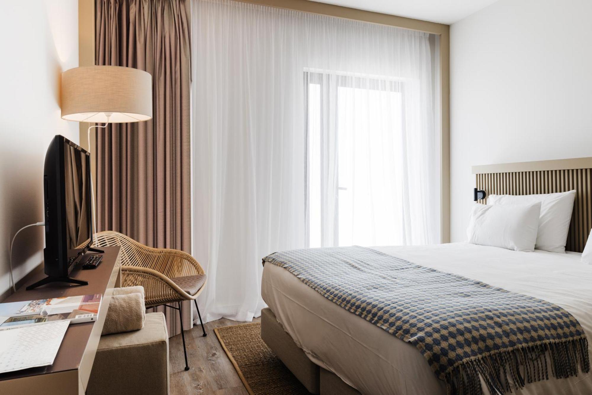 Double Room with Partial Sea View