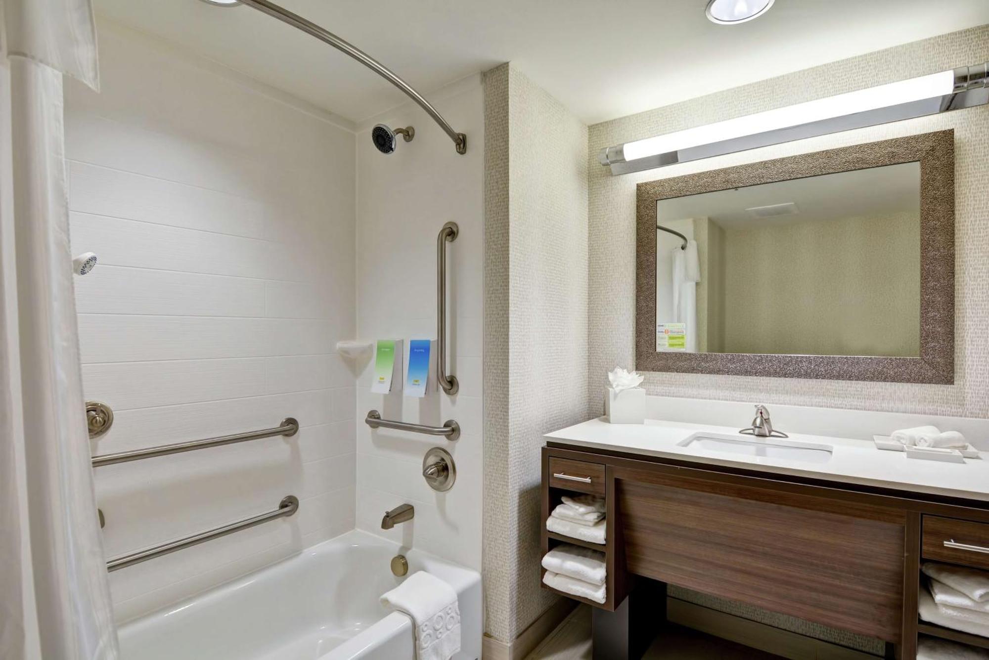 Queen Studio Two Queen Beds Mobility Hearing Access or Non-Smoking