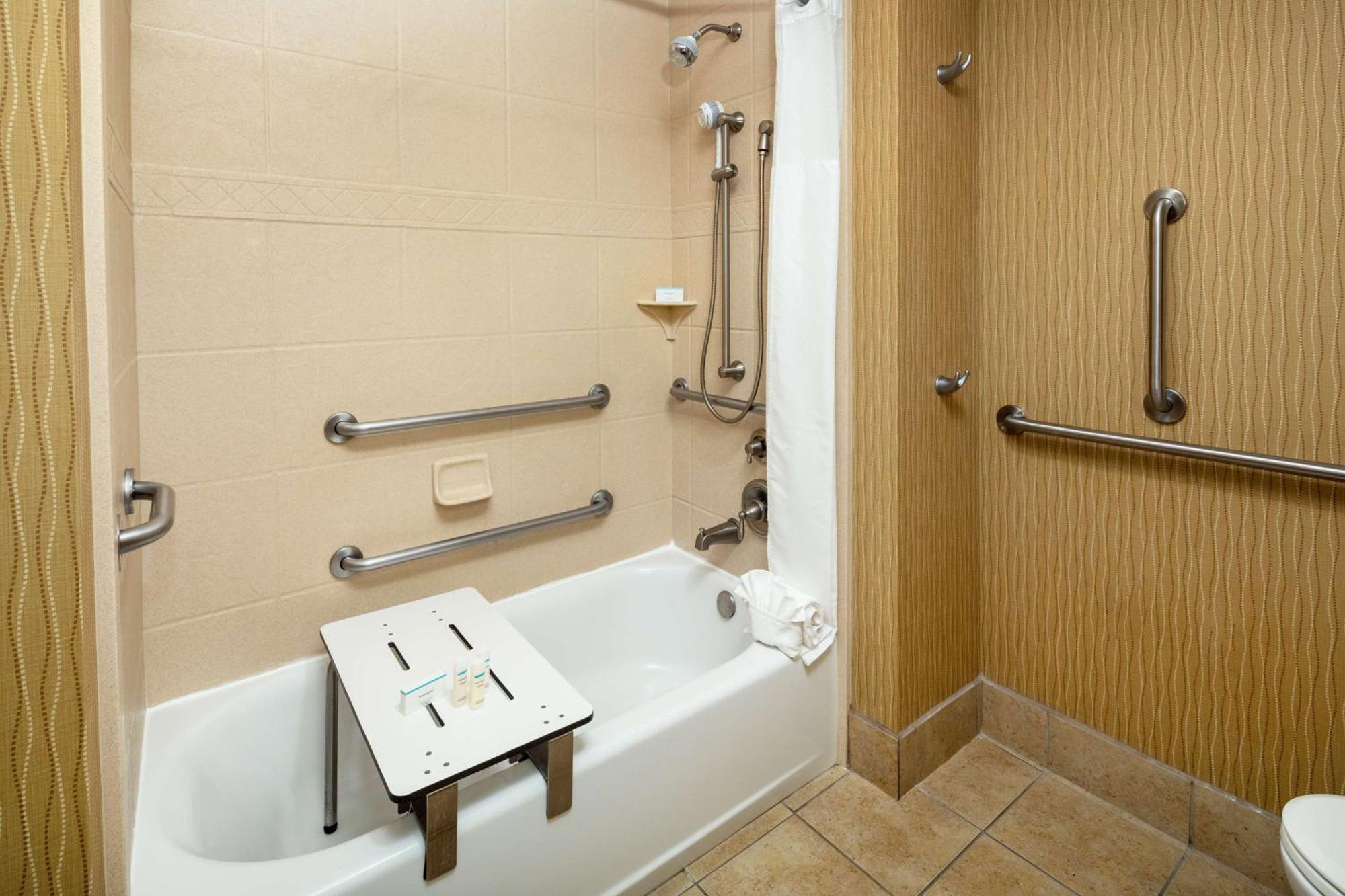 King Room with Accessible Tub - Mobility and Hearing Access/Non-Smoking,1552148107:JPEG