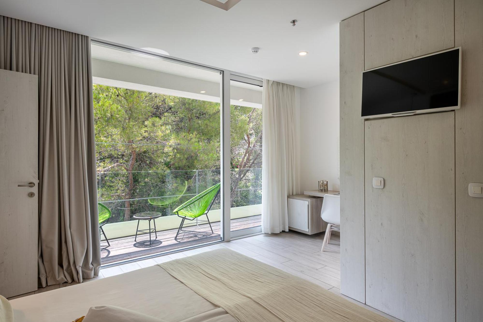 Deluxe Double Room with Balcony,1553168296:JPEG