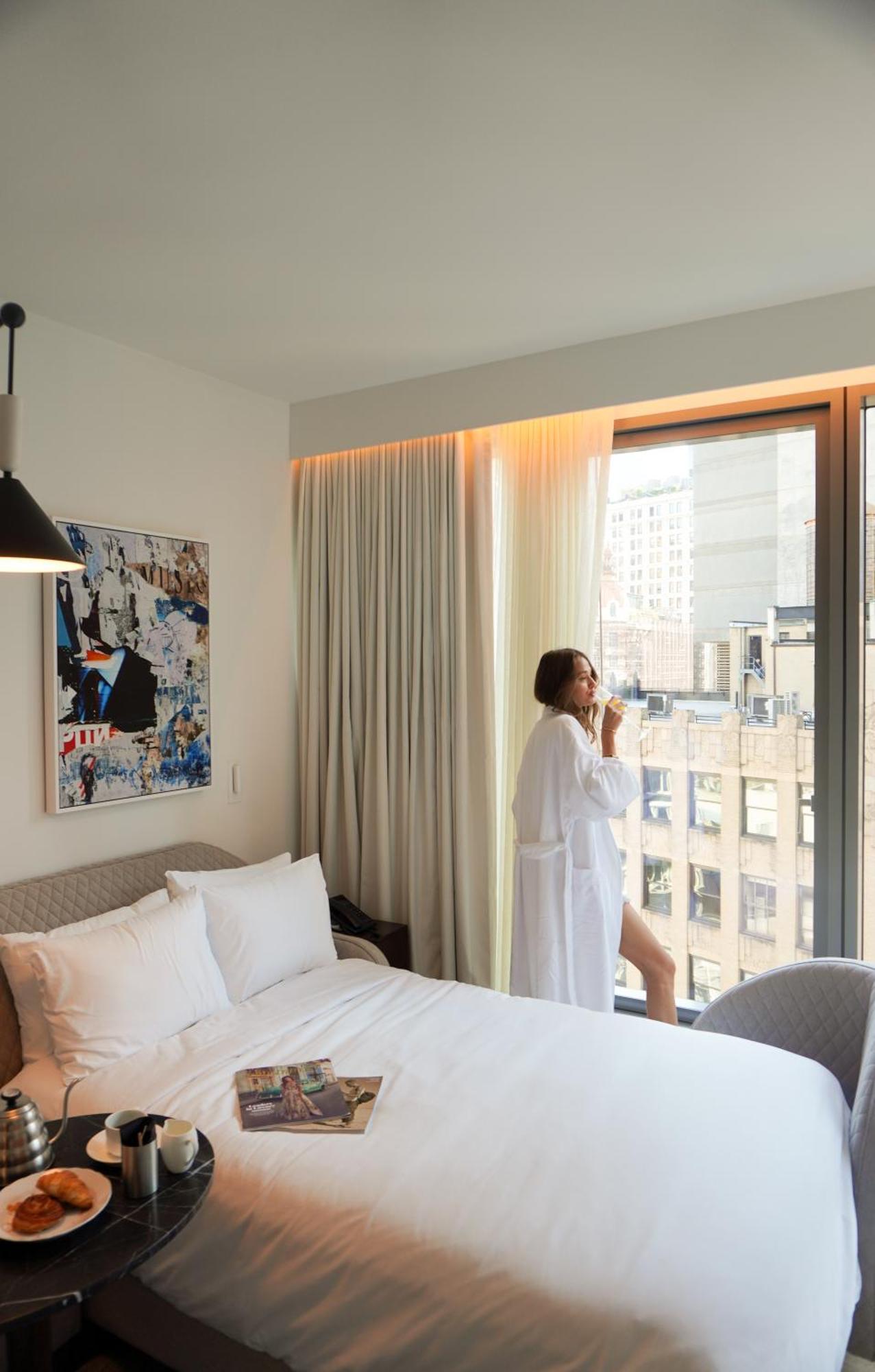 Alojamiento Sky Chamber con cama extragrande y vistas a la ciudad