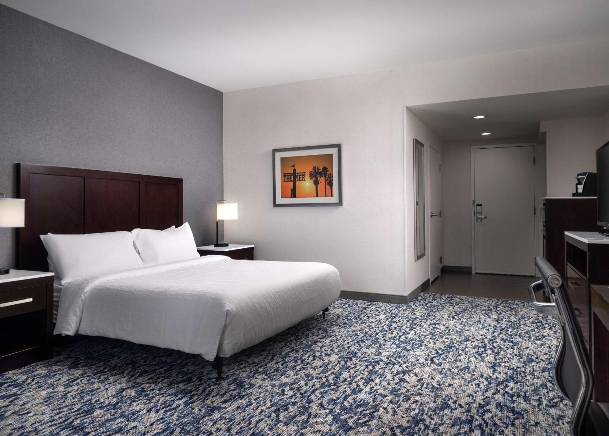 King Room Tub Mobility Hearing Access