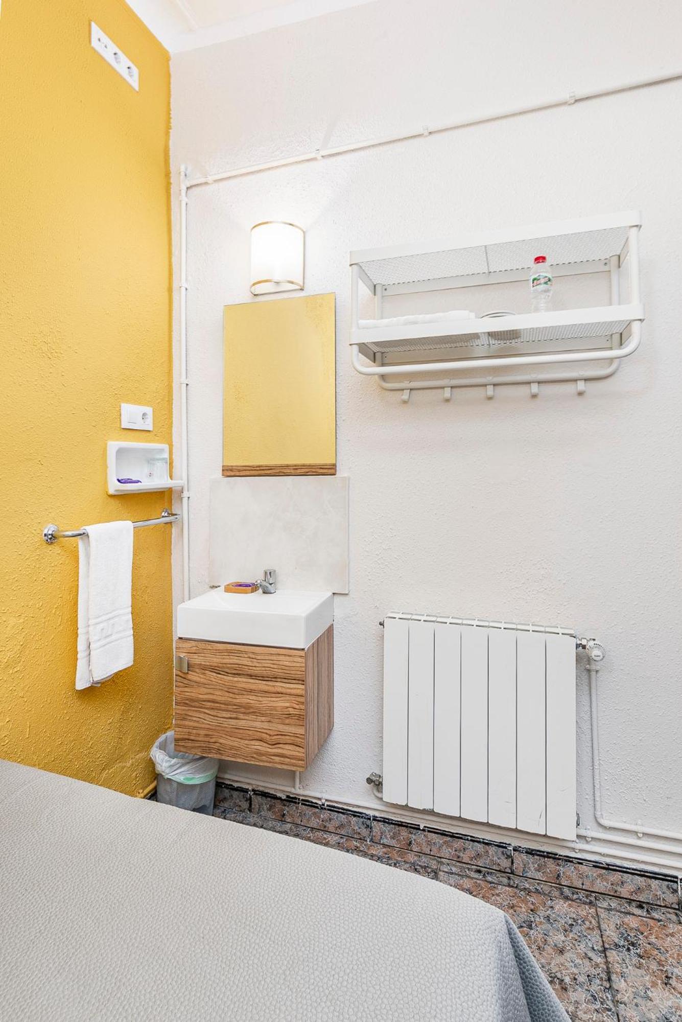 Single Room with Shared Bathroom,1572683087:JPEG