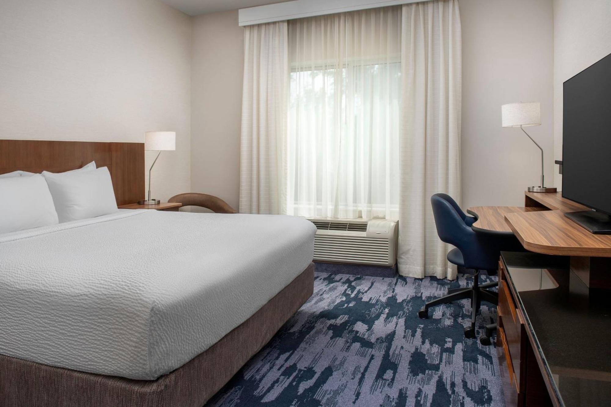 King Room Transfer Shower Mobility Access or Hearing Accessible