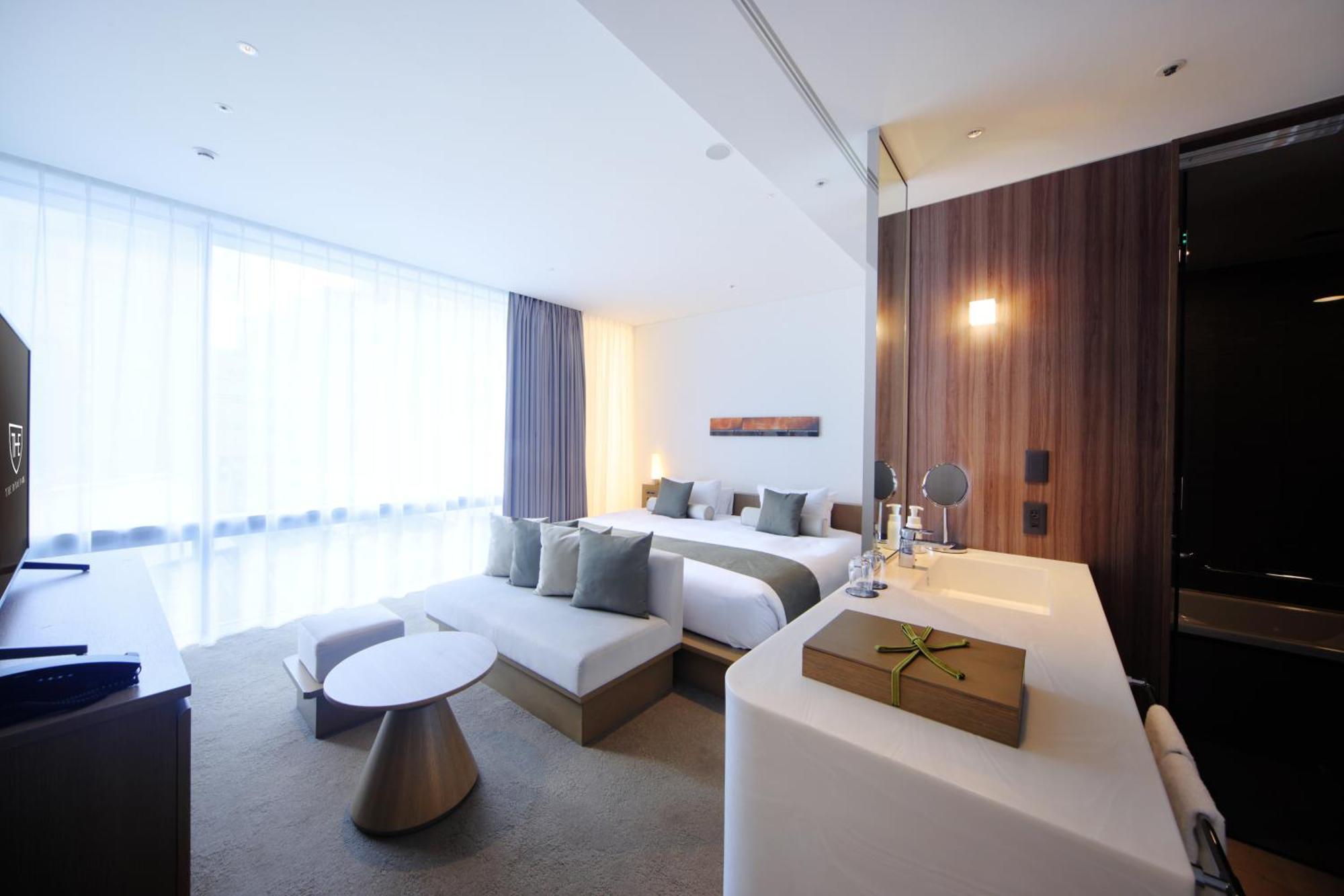 Superior King Room with Lounge Access - Non Smoking