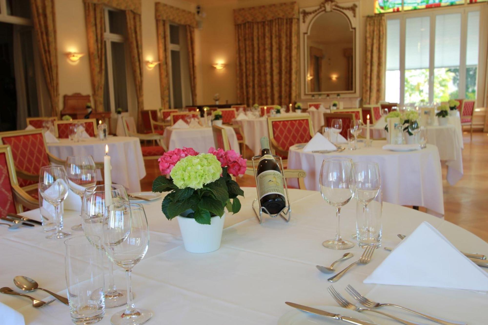 Aanbieding - Tweepersoonskamer met 1 of 2 Bedden en 1 Diner voor 2 Personen