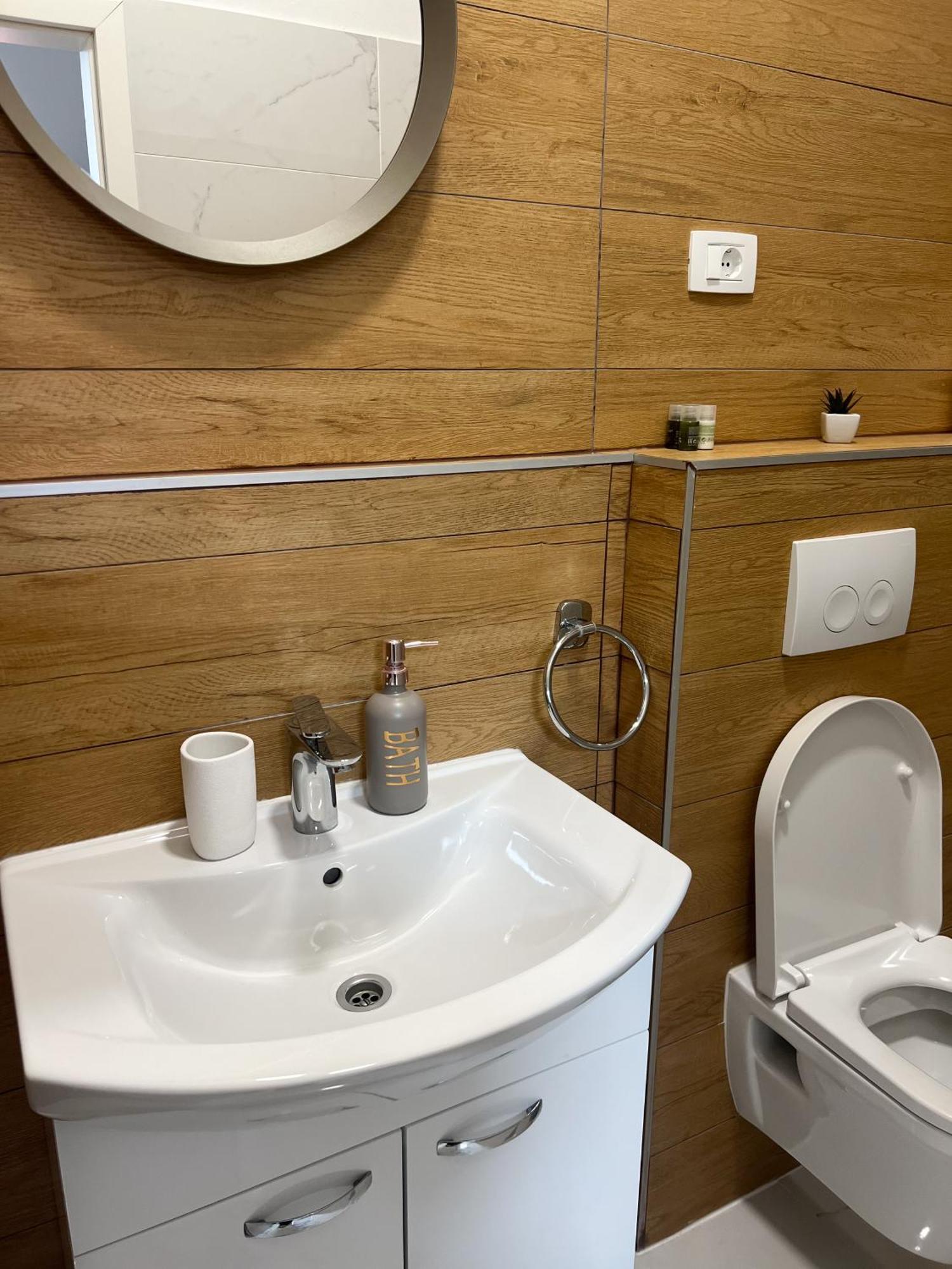 Deluxe Double Room,1588415414:JPEG