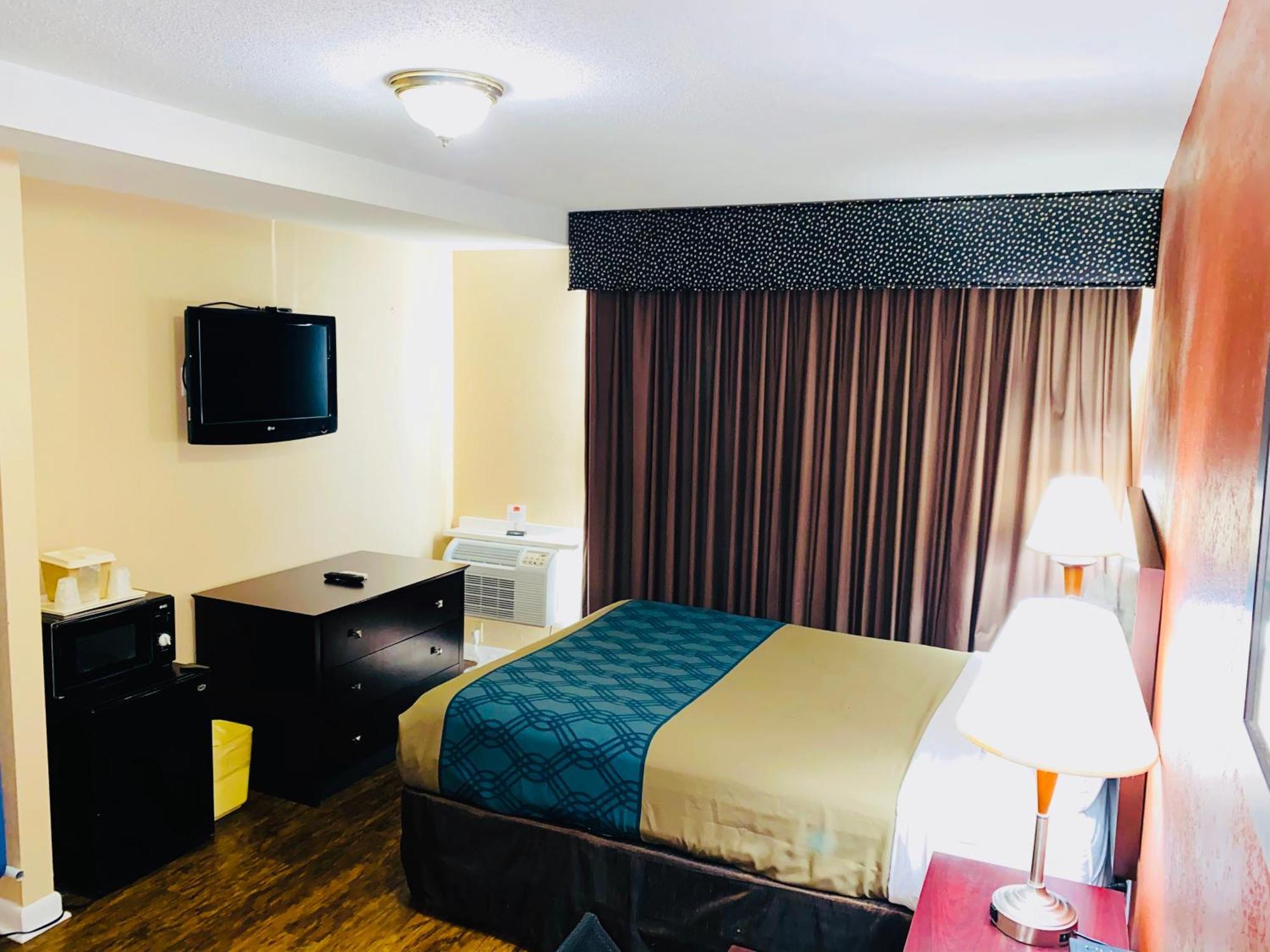 Queen Room - Accessible/Nonsmoking