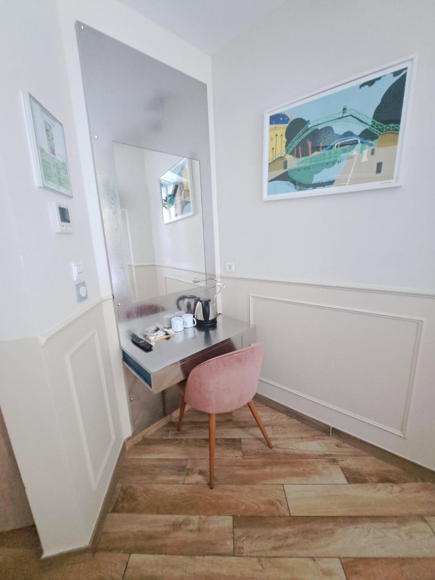 Budget Double Room Ground Floor Street View