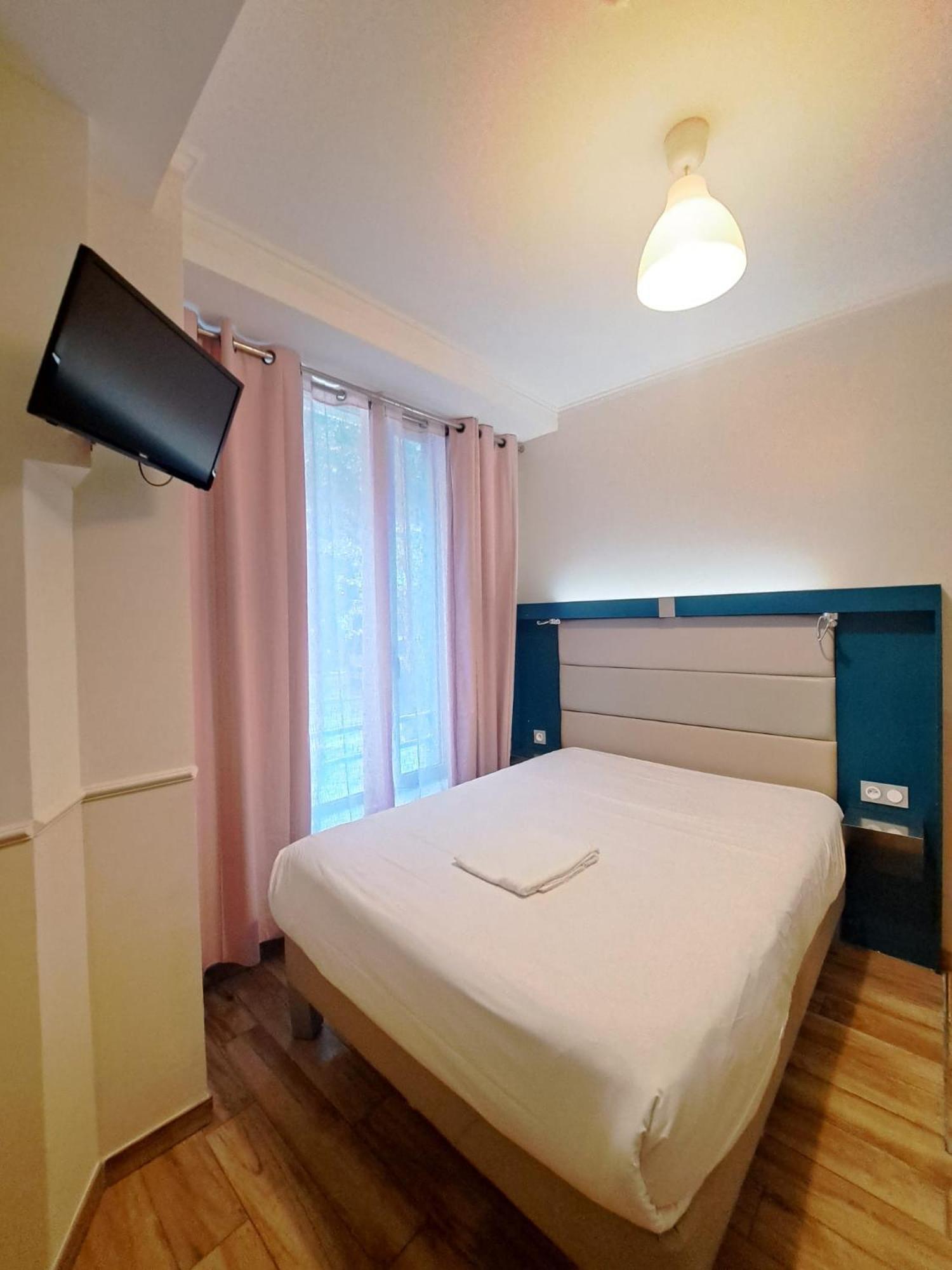 Budget Double Room Ground Floor Street View
