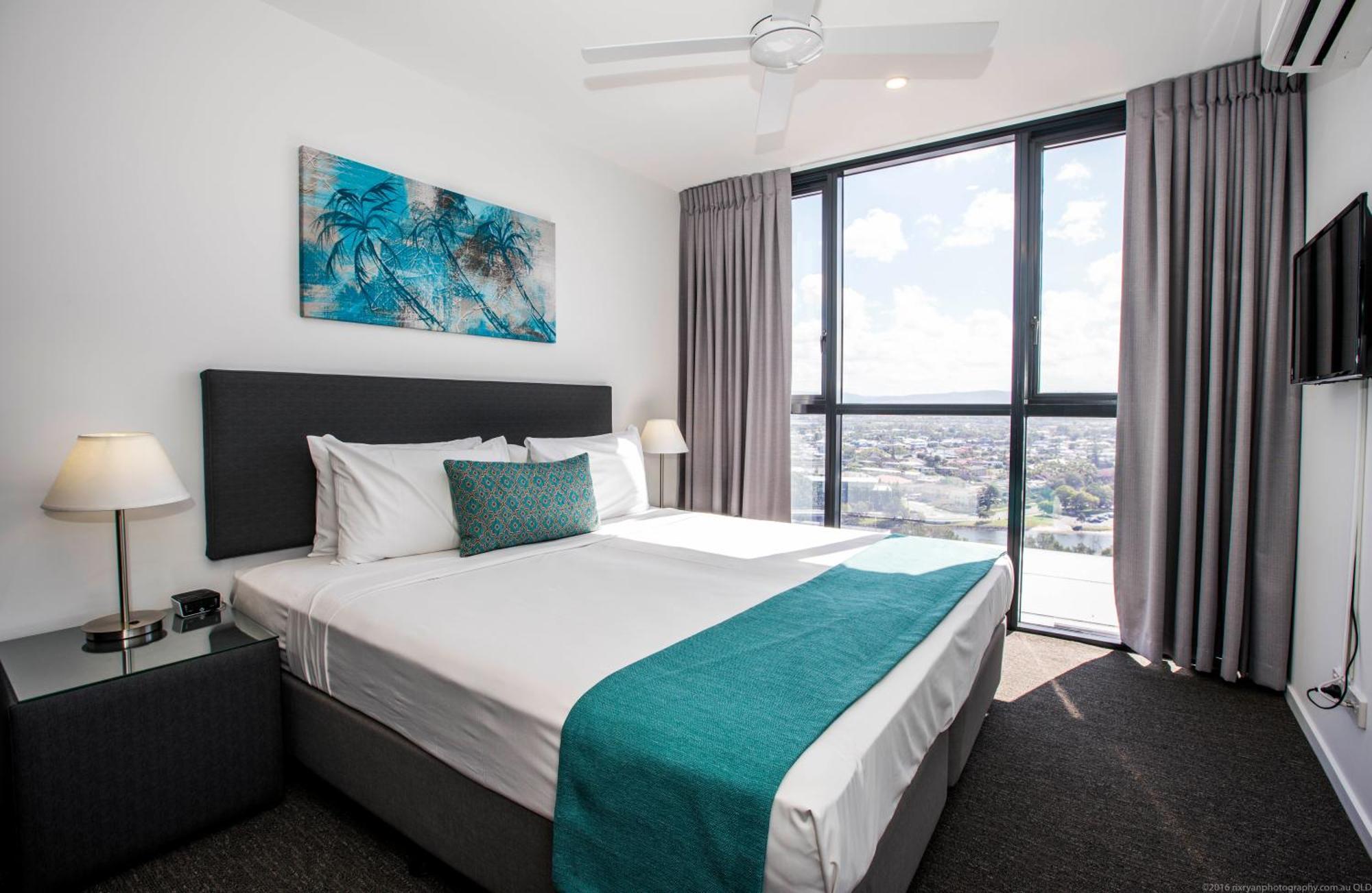 One-Bedroom Apartment Balcony Mountain View
