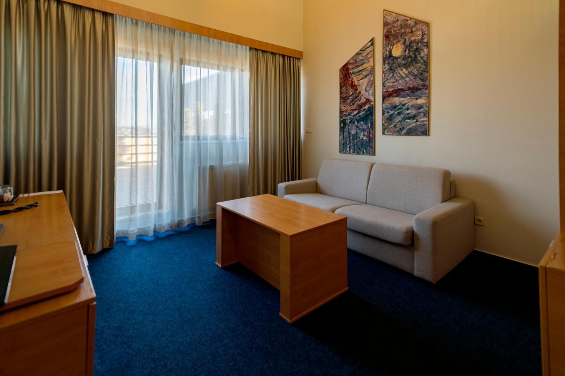 Maisonette Family Room