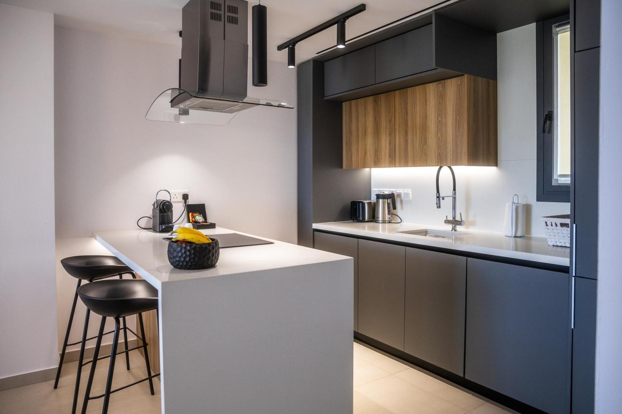 Executive Two-bedroom Apartment with Sea View,1600799302:JPEG