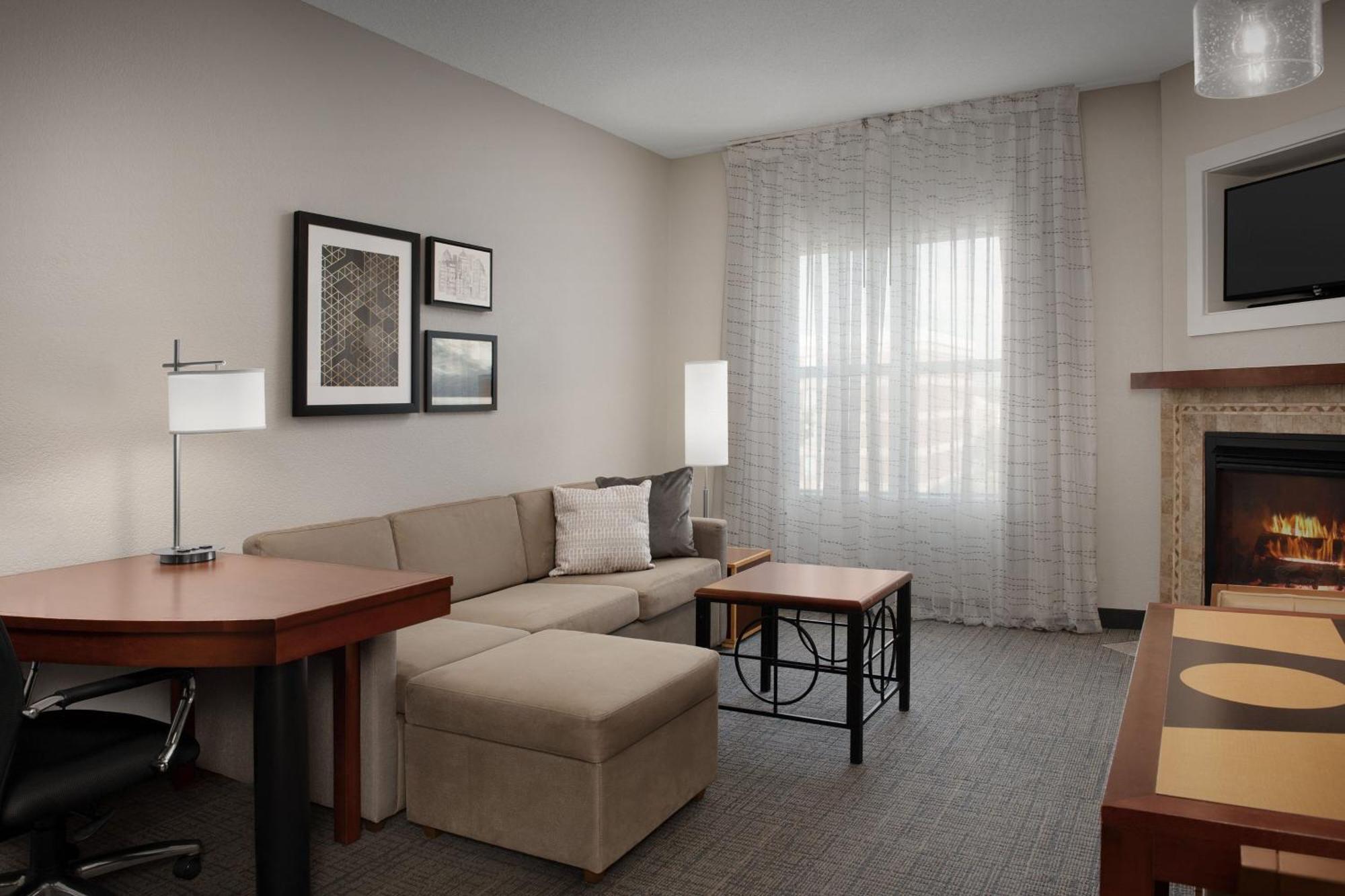 One-Bedroom Suite,1618831987:JPEG