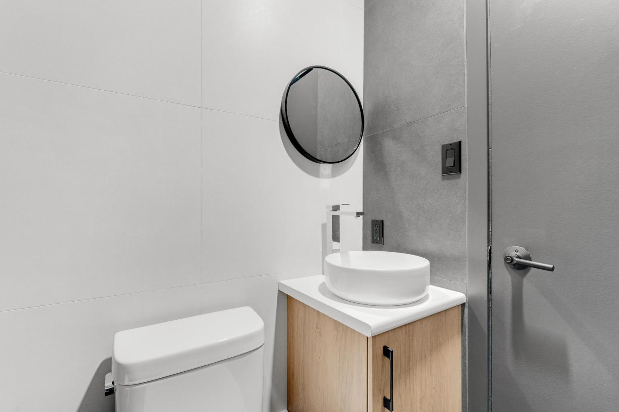 Deluxe Queen Room,1627821000:JPEG