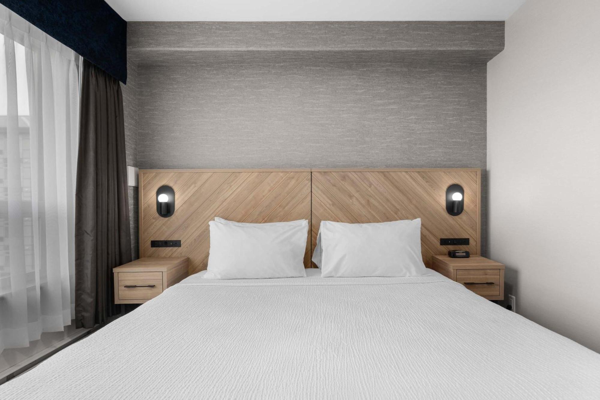 Standard Suite, 1 King Bed, Sofa Bed, Kitchenette,1627932515:JPEG