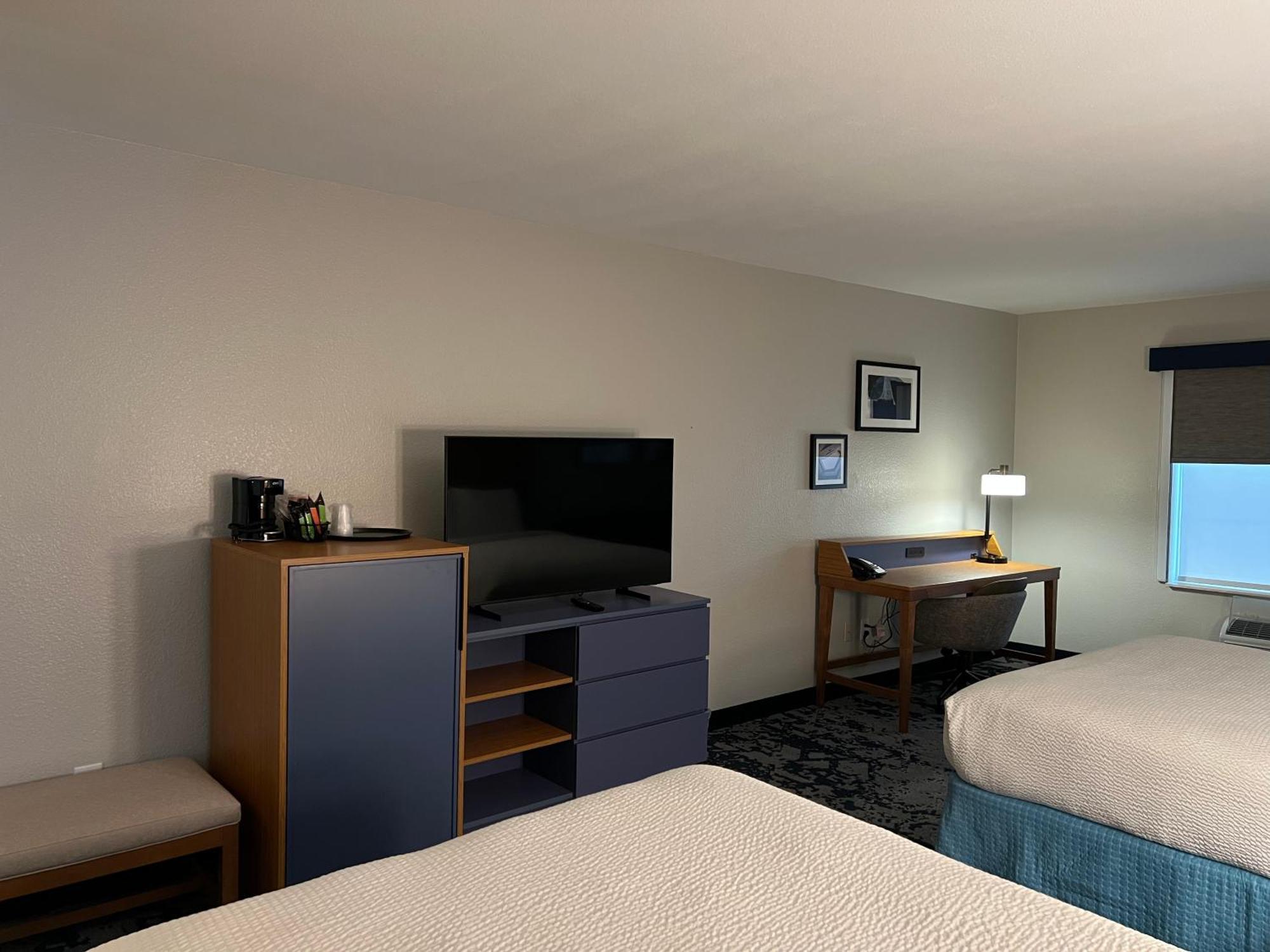Queen Suite Two Queen Beds Sofa bed Non Smoking or Interior Corridor,1629395291:JPEG