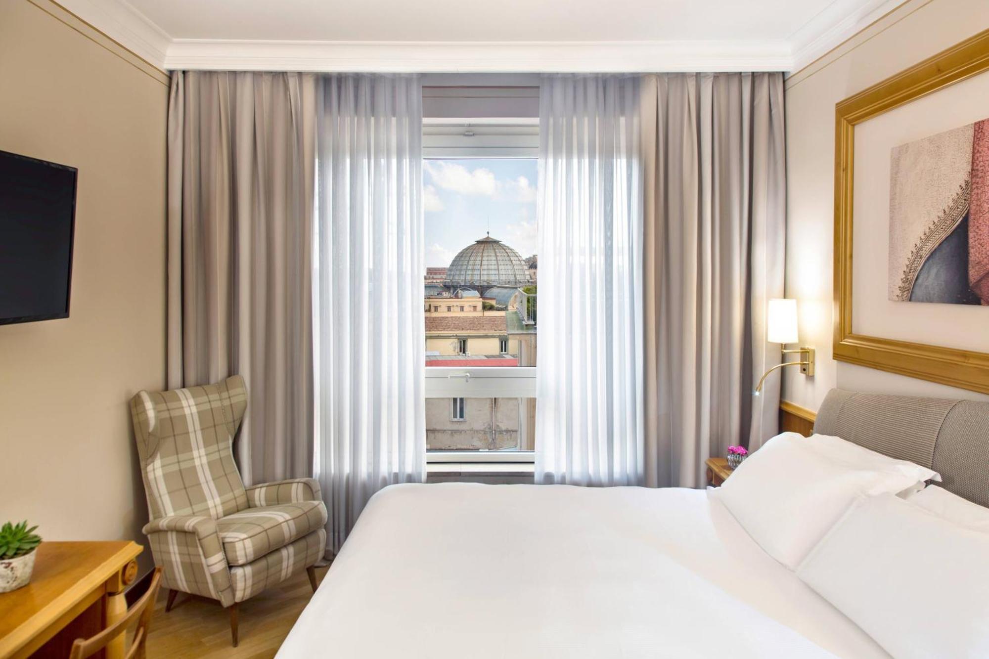 Deluxe, Guest room, 1 King,1632210940:JPEG