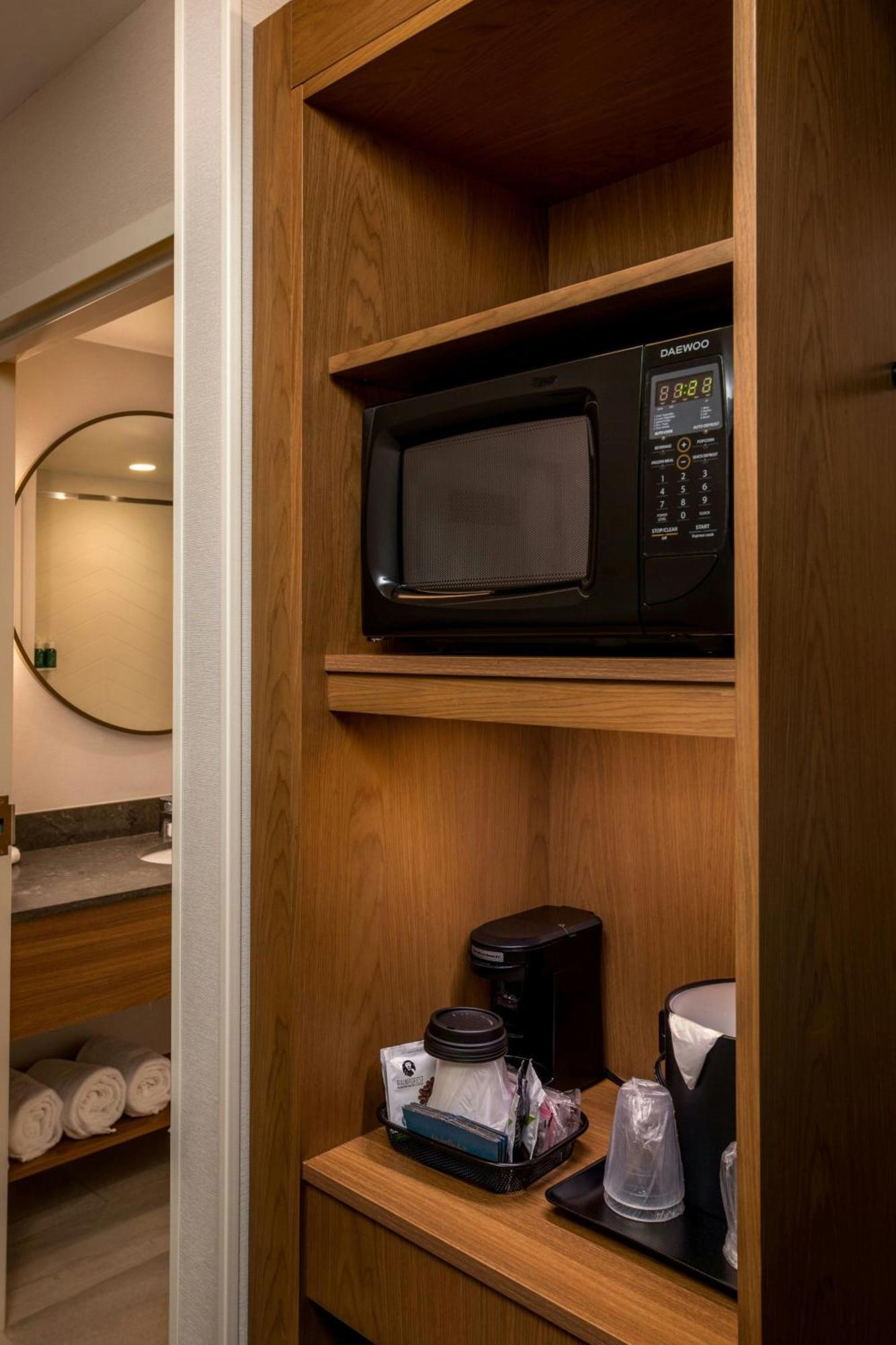 Queen Room Two Queen Beds Bathtub Mobility Access or Hearing Accessible