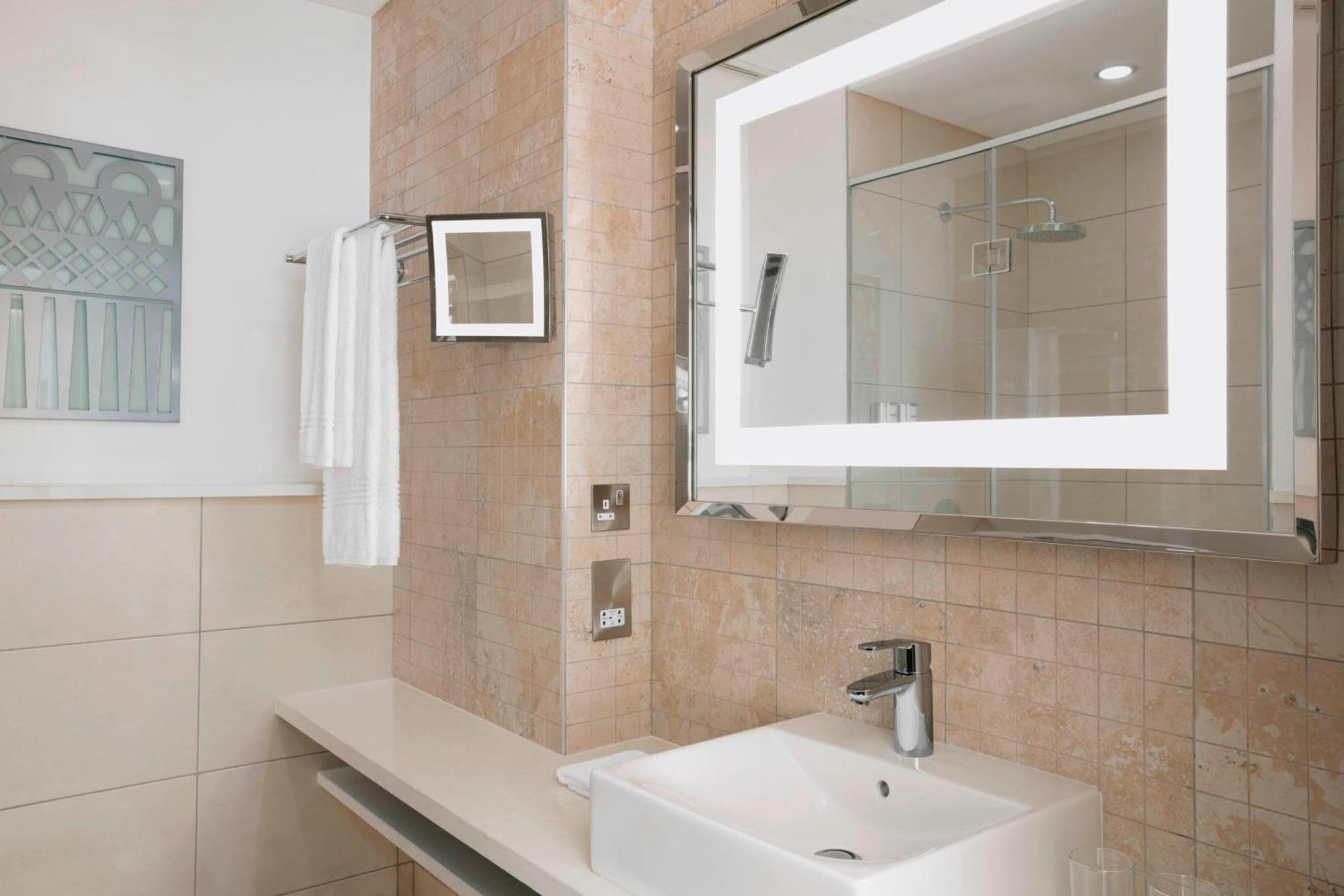 Traditional King, Guest room, 1 King,1633033987:JPEG