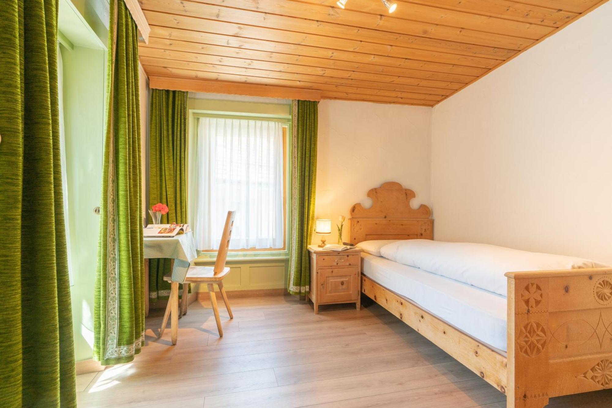 Single Room with Shared Toilet,1673962309:JPEG