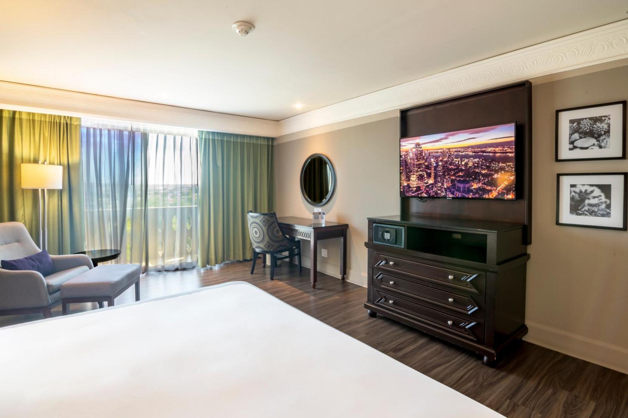 Deluxe King Room,1636744384:JPEG