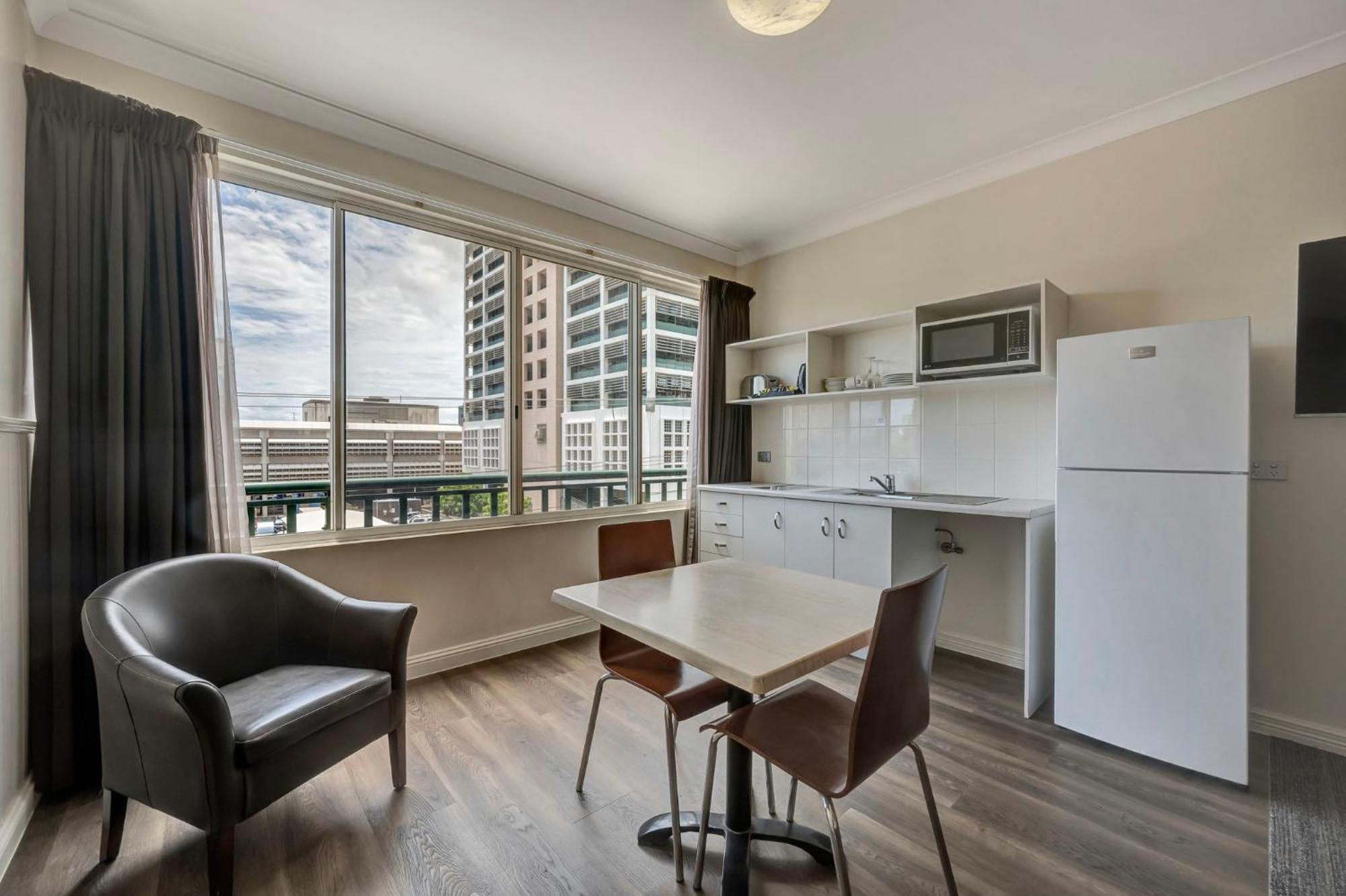 Executive Kitchenette,1642326722:JPEG