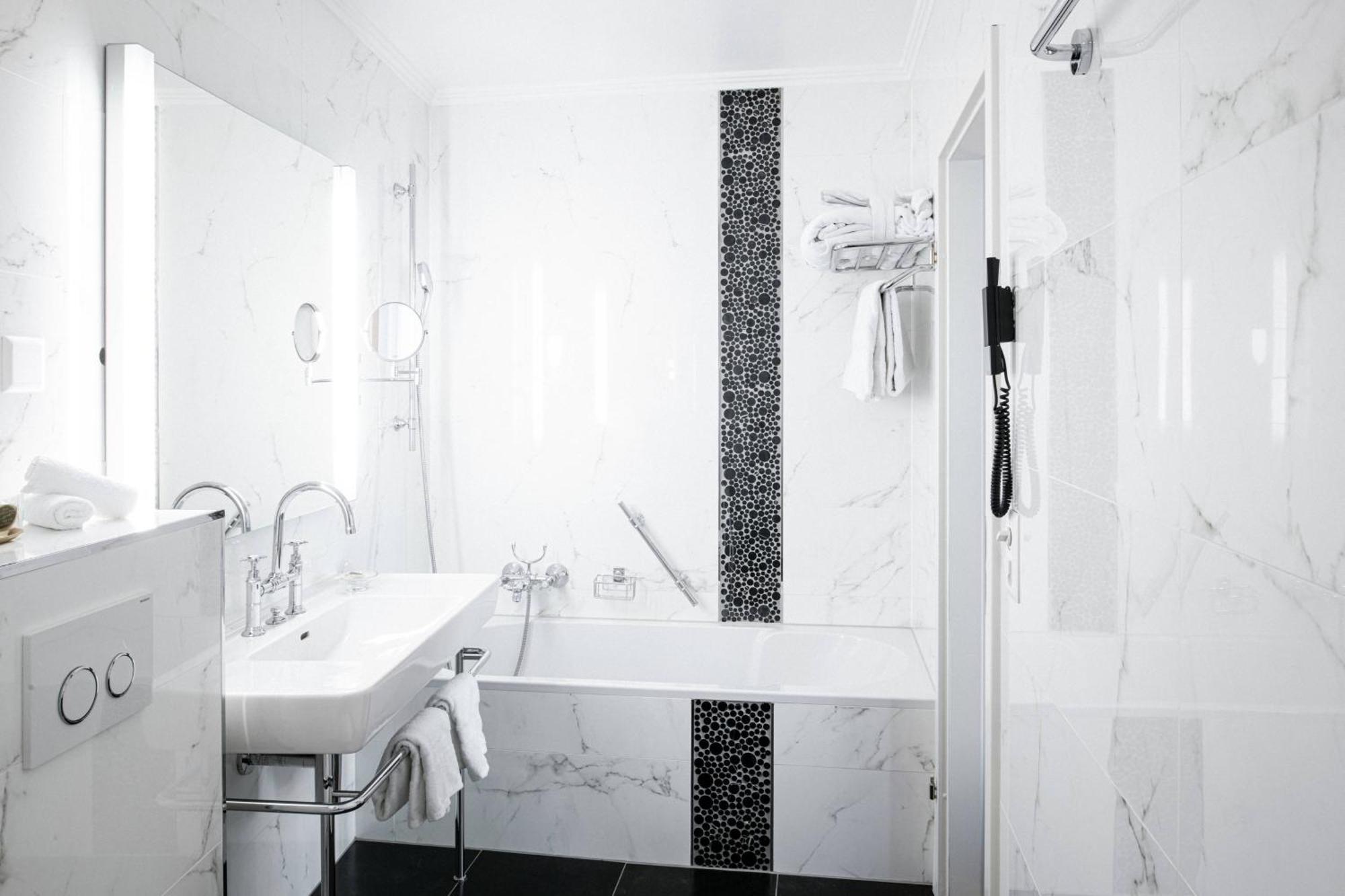 Superior Twin Room with City View,1643135334:JPEG