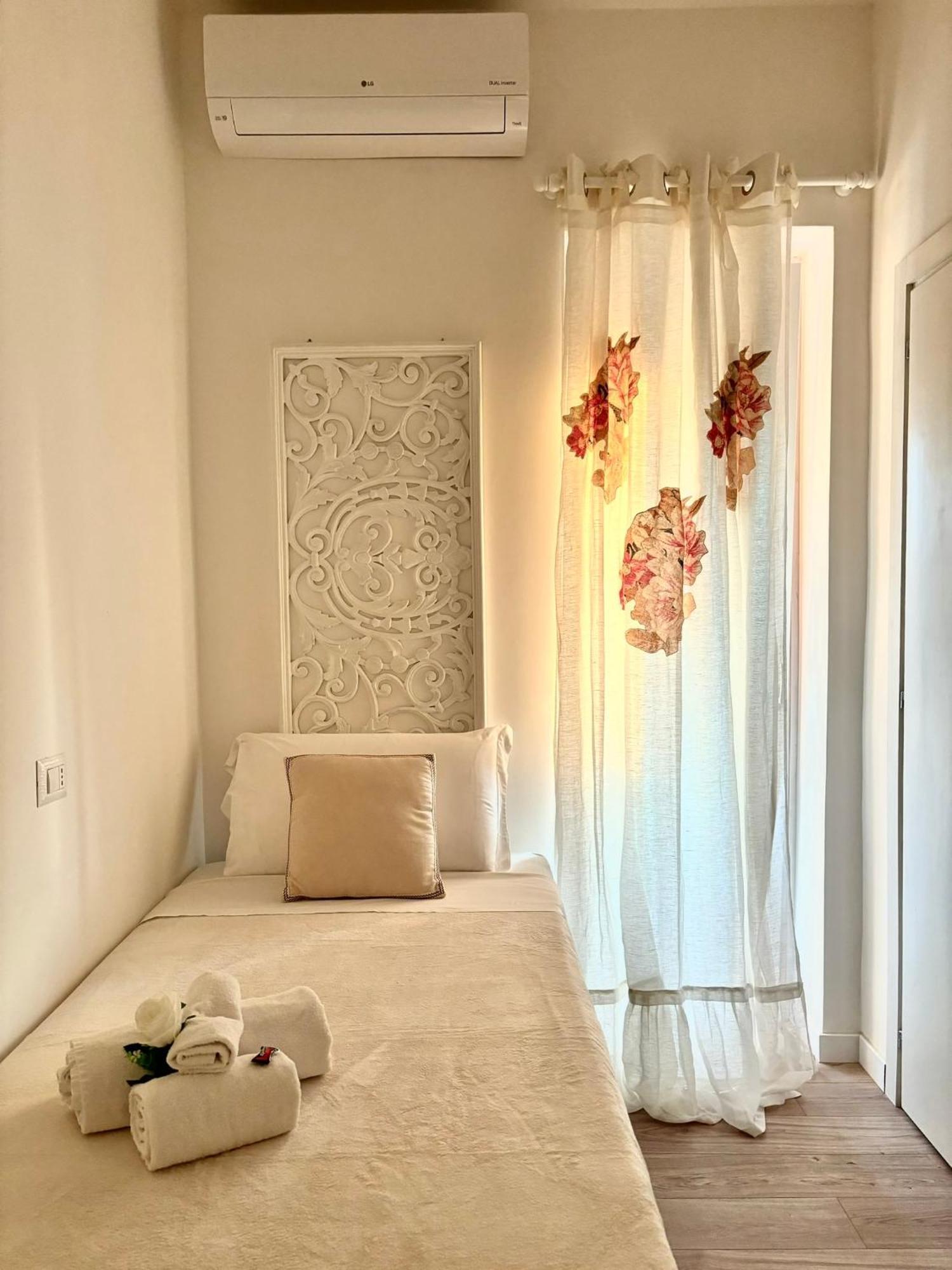 Single Room Balcony