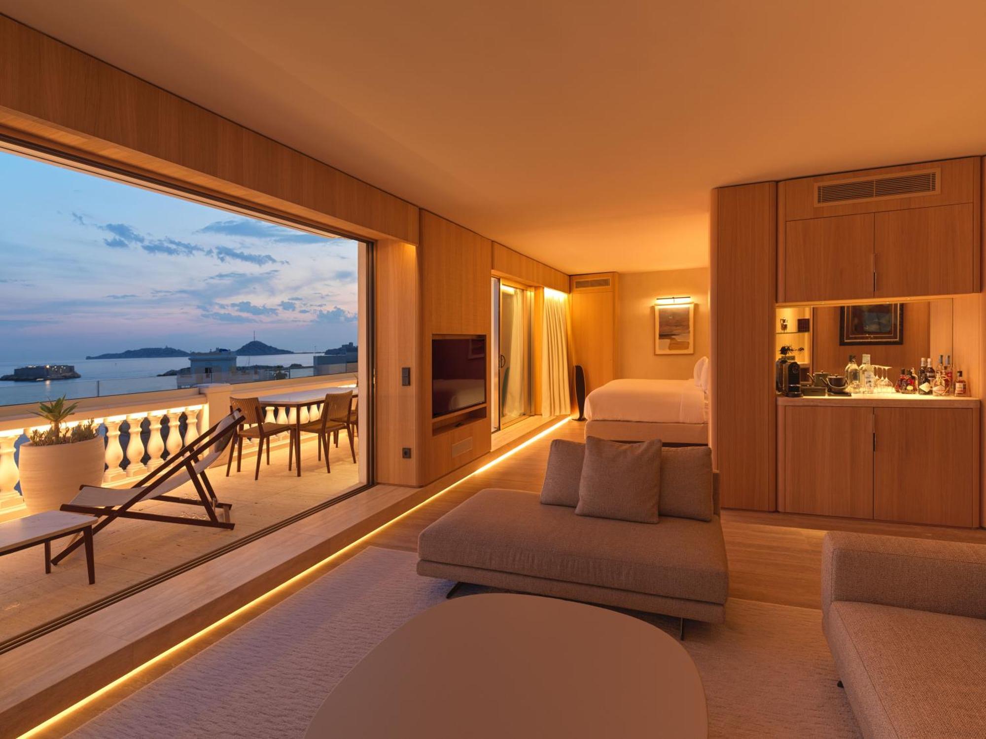 Two-Bedroom Apartment with Terrace and Sea View,1649032740:JPEG