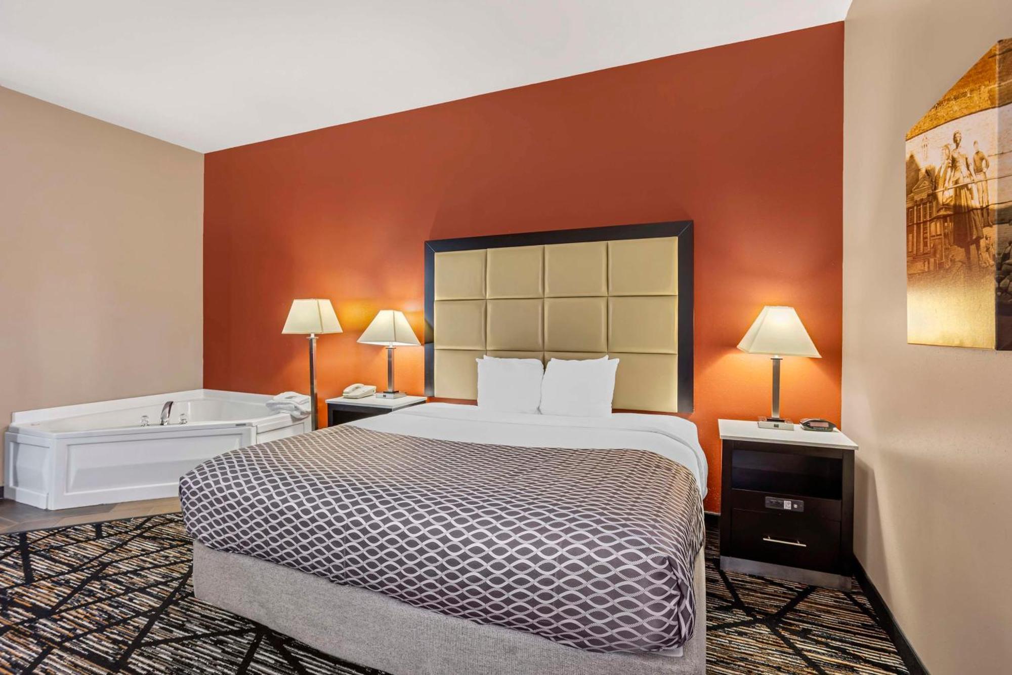 King Room with Hot Tub - Non-Smoking,1655286809:JPEG