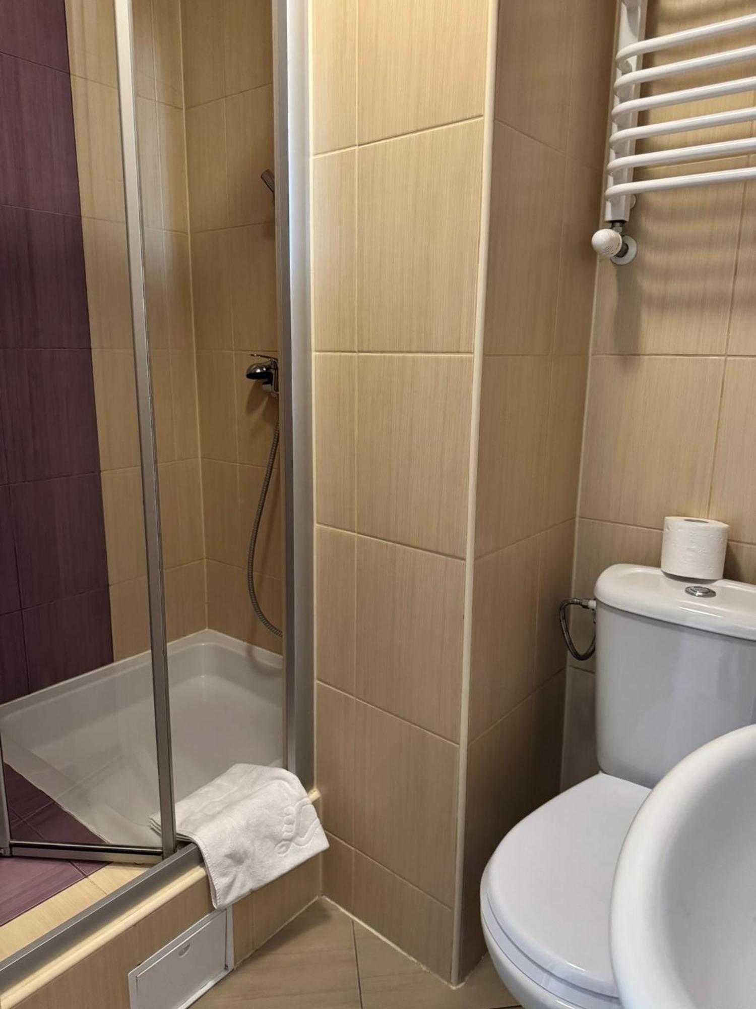 Triple Room,1656189571:JPEG