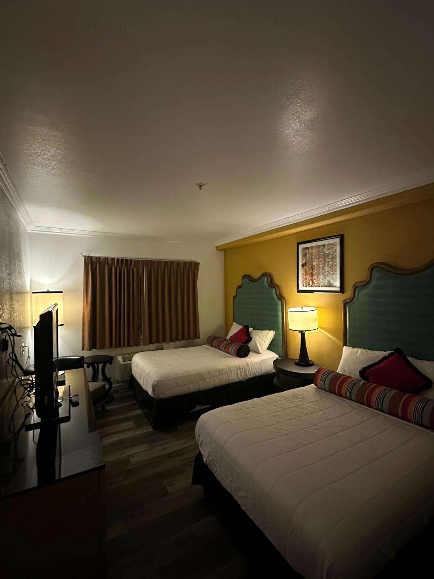 King Suite - Non-Smoking,1656190382:JPEG