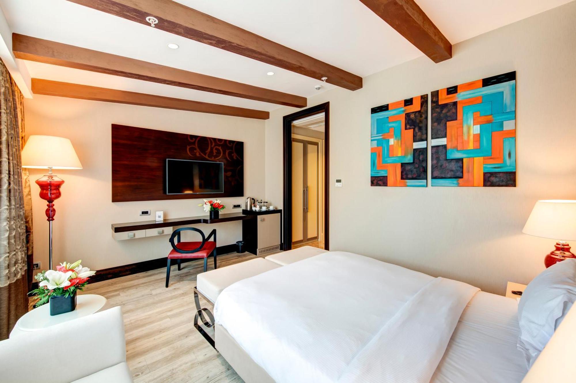 Deluxe King Room,1674713724:JPEG