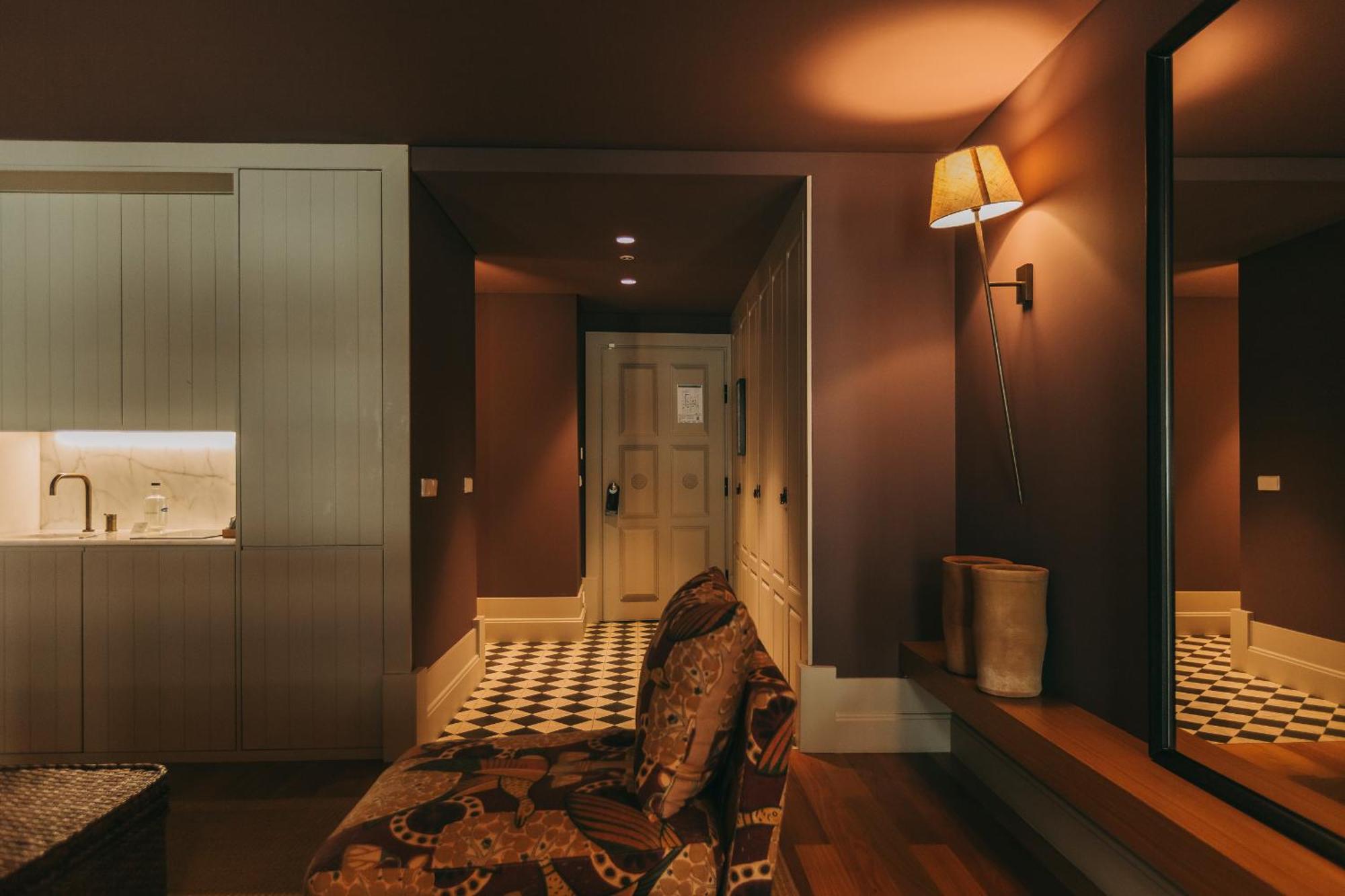 Suite,1660389034:JPEG