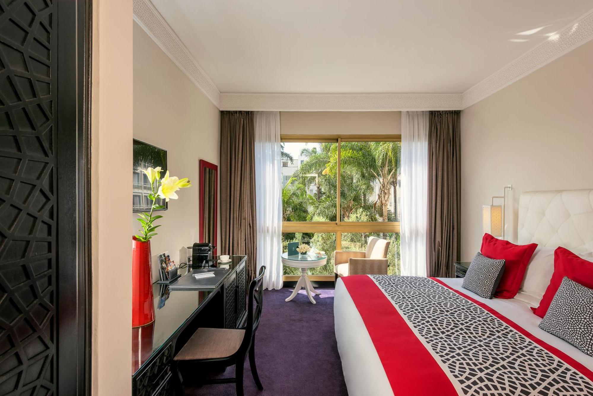 Superior Garden view room with one king bed