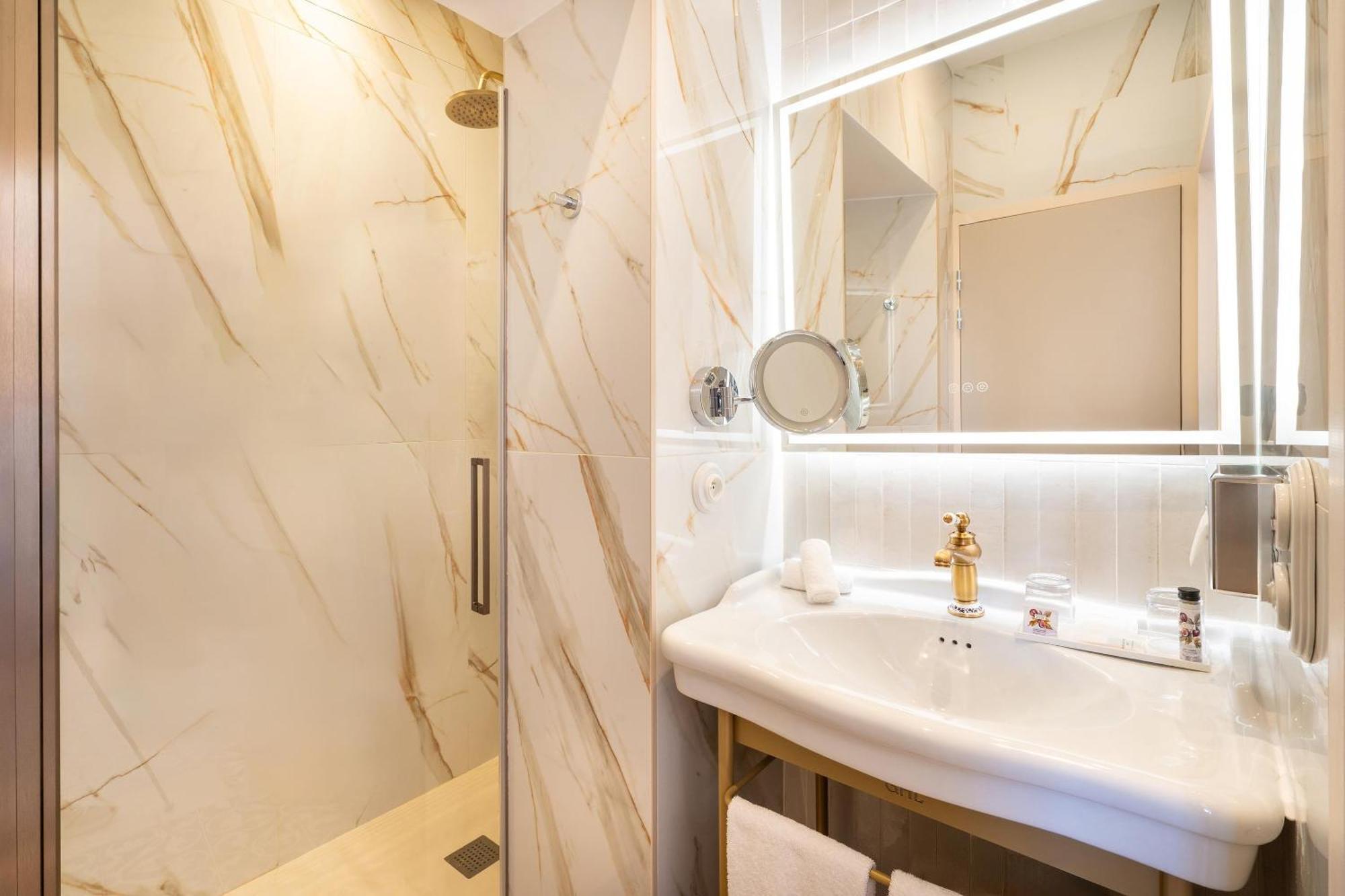 Deluxe Queen Room Sea View Spa Bath Terrace Non-Smoking
