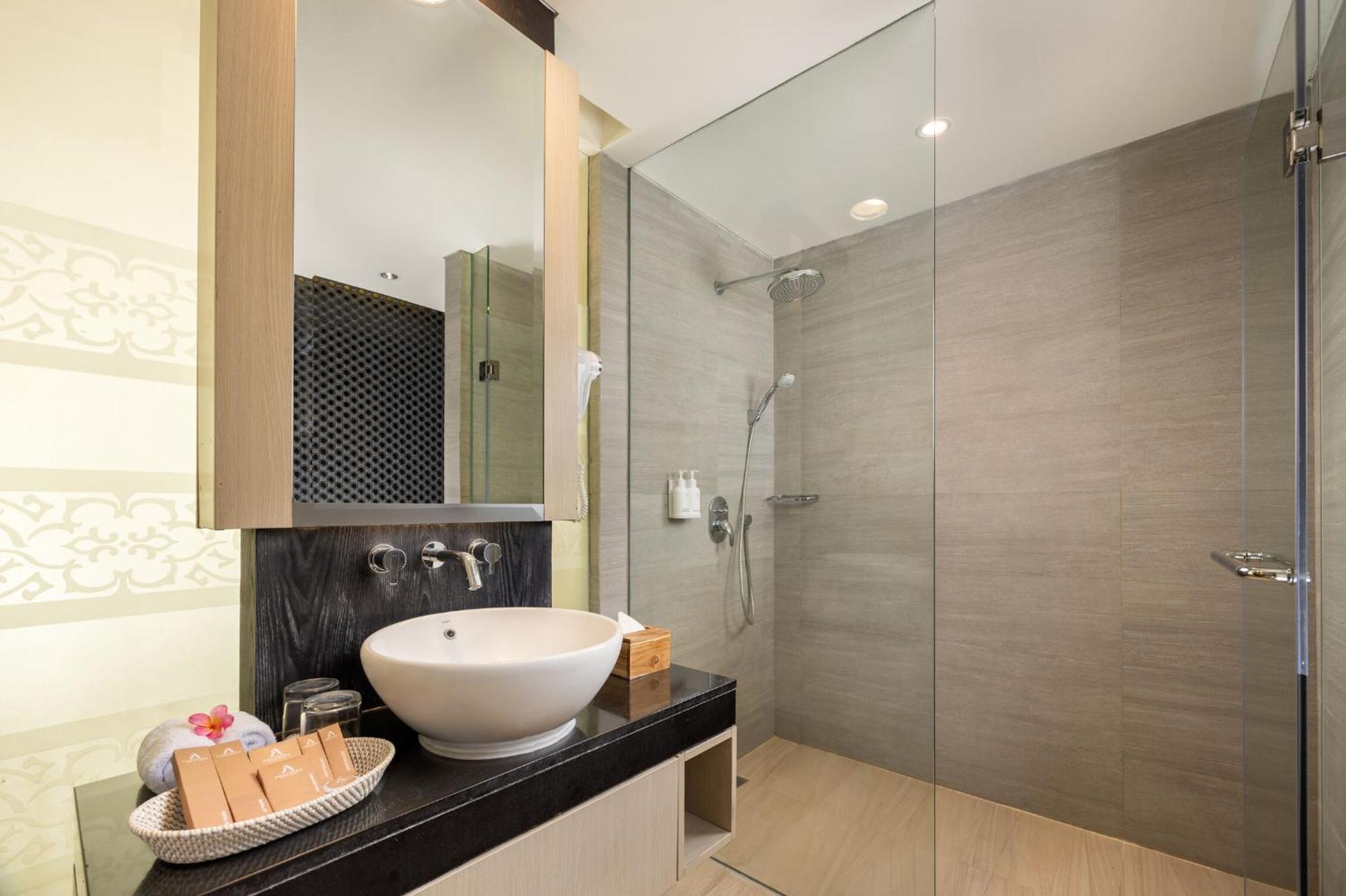 Grand Deluxe Kamer met Uitzicht op het Zwembad