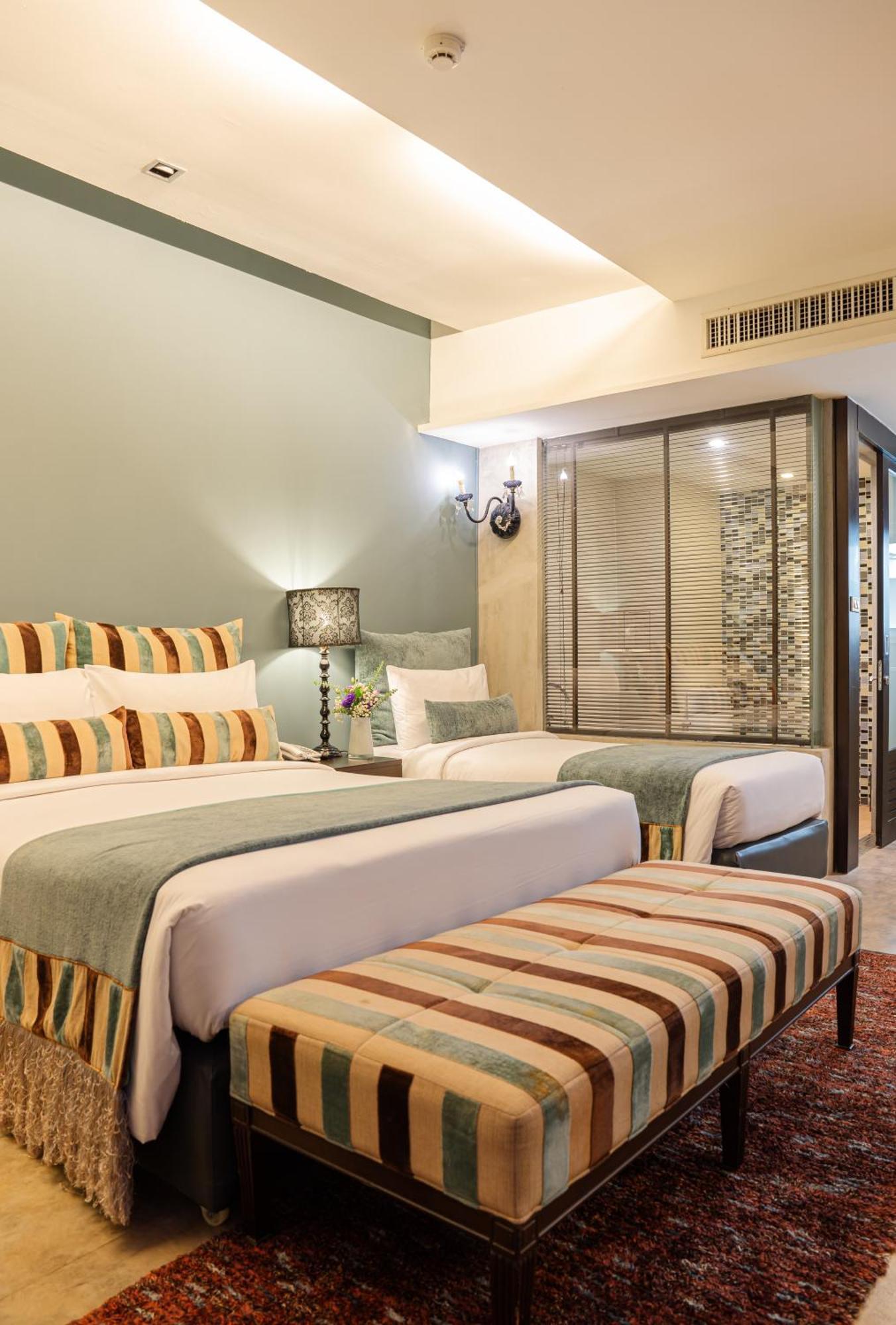 L Boutique Wing (no window),1679577352:JPEG