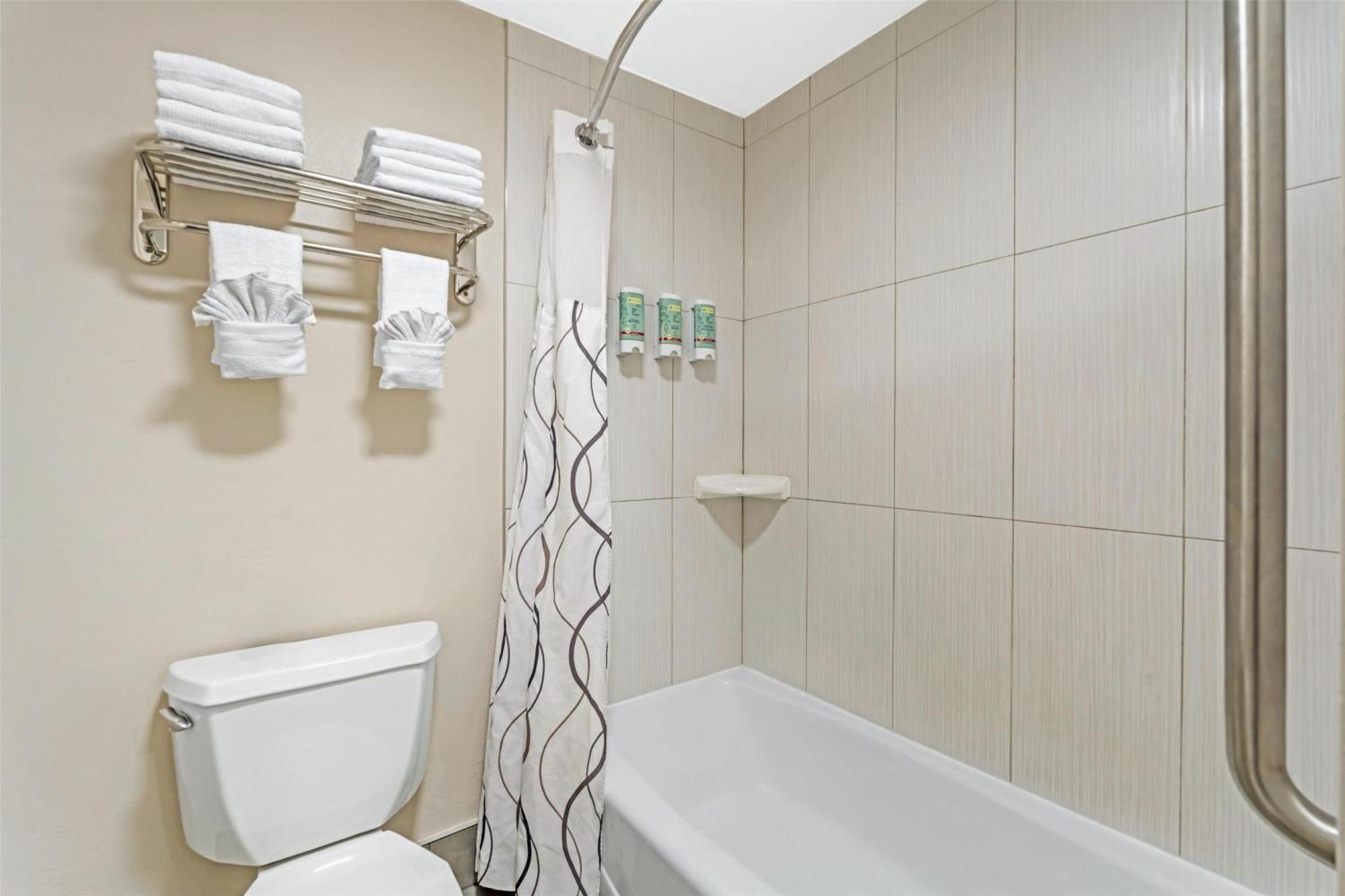 Queen Room with Two Queen Beds - Non-Smoking,1681723533:JPEG